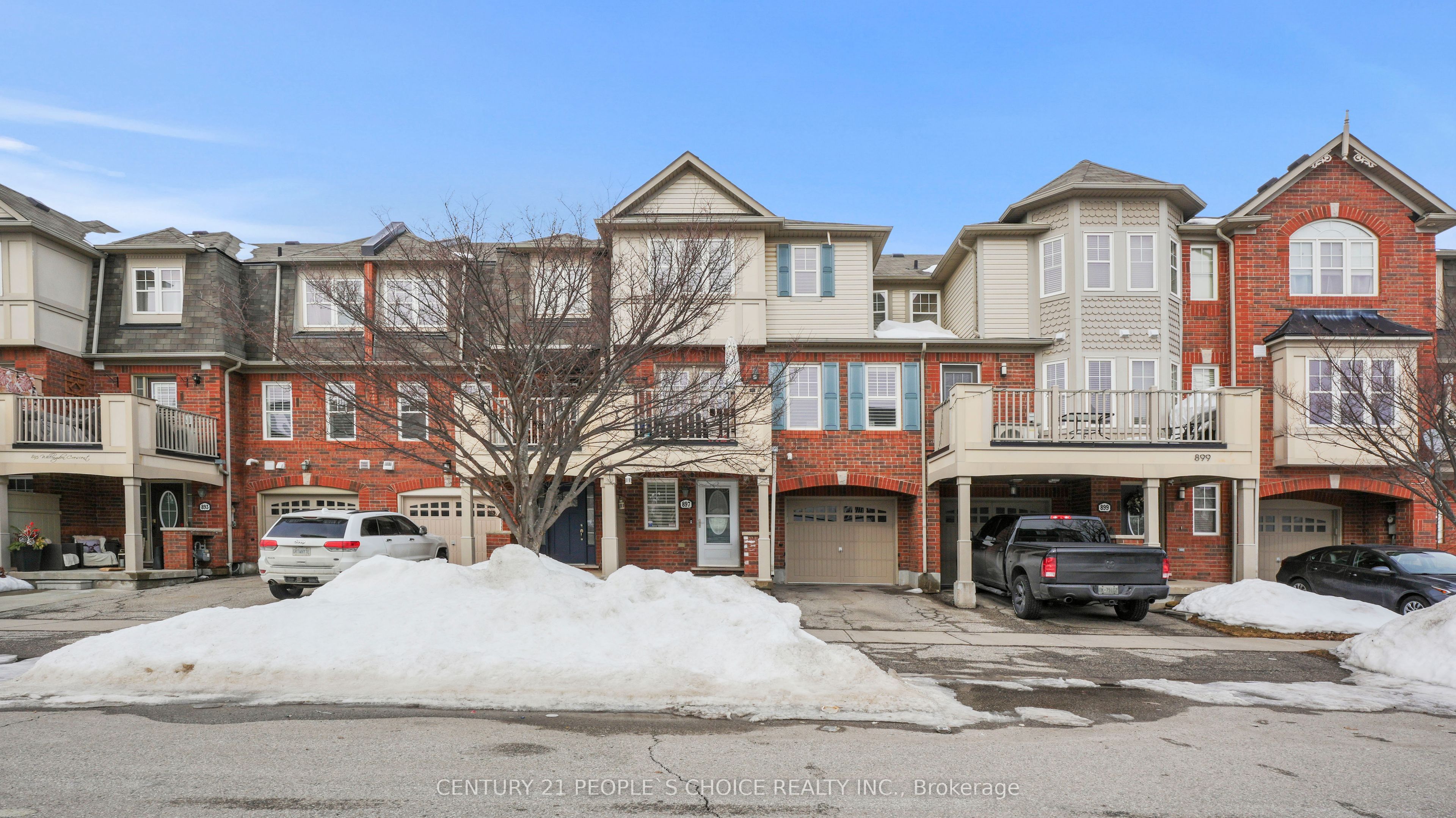 897 Willingdon Crescent Property Photo 2