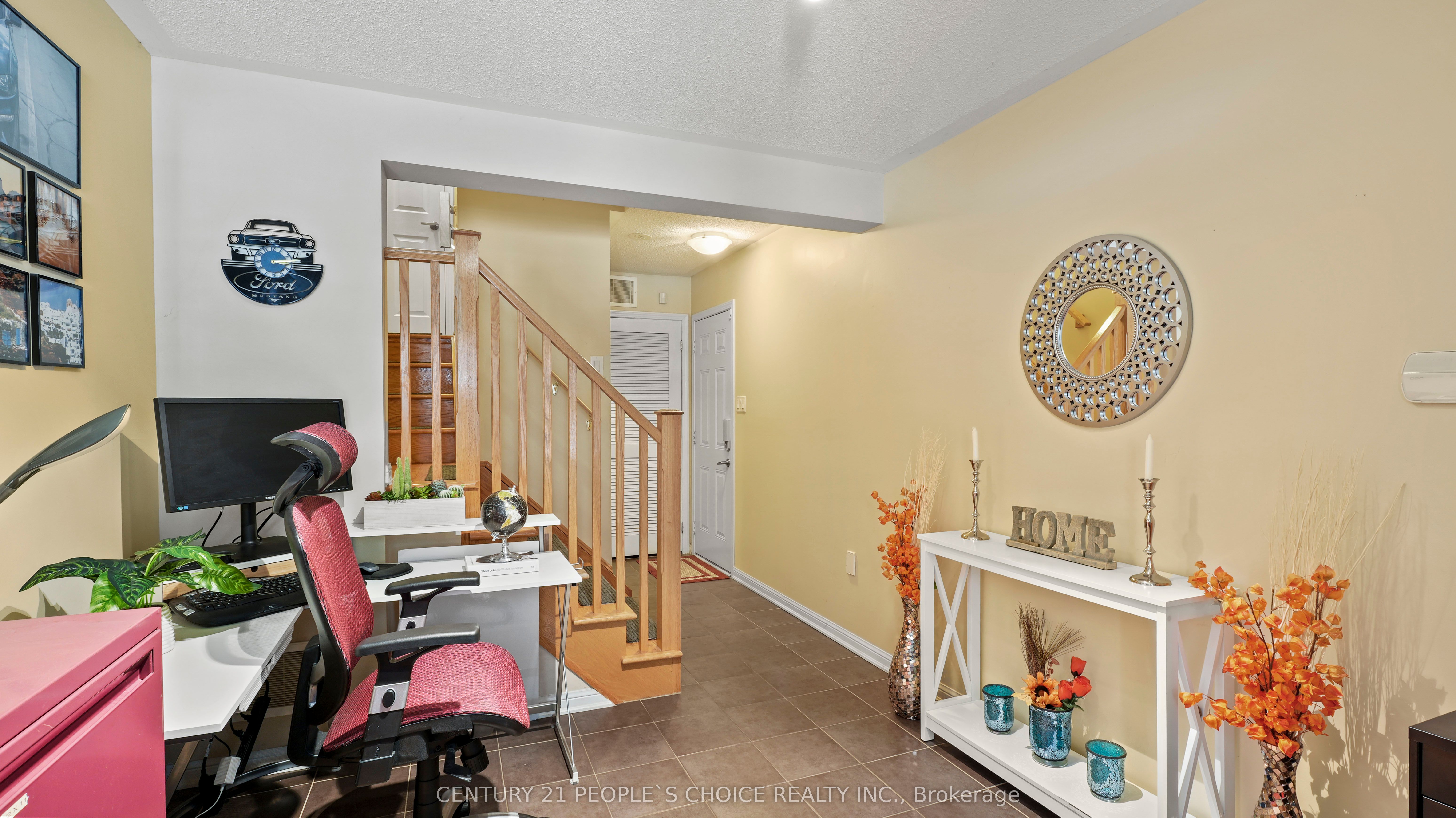 897 Willingdon Crescent Property Photo 3