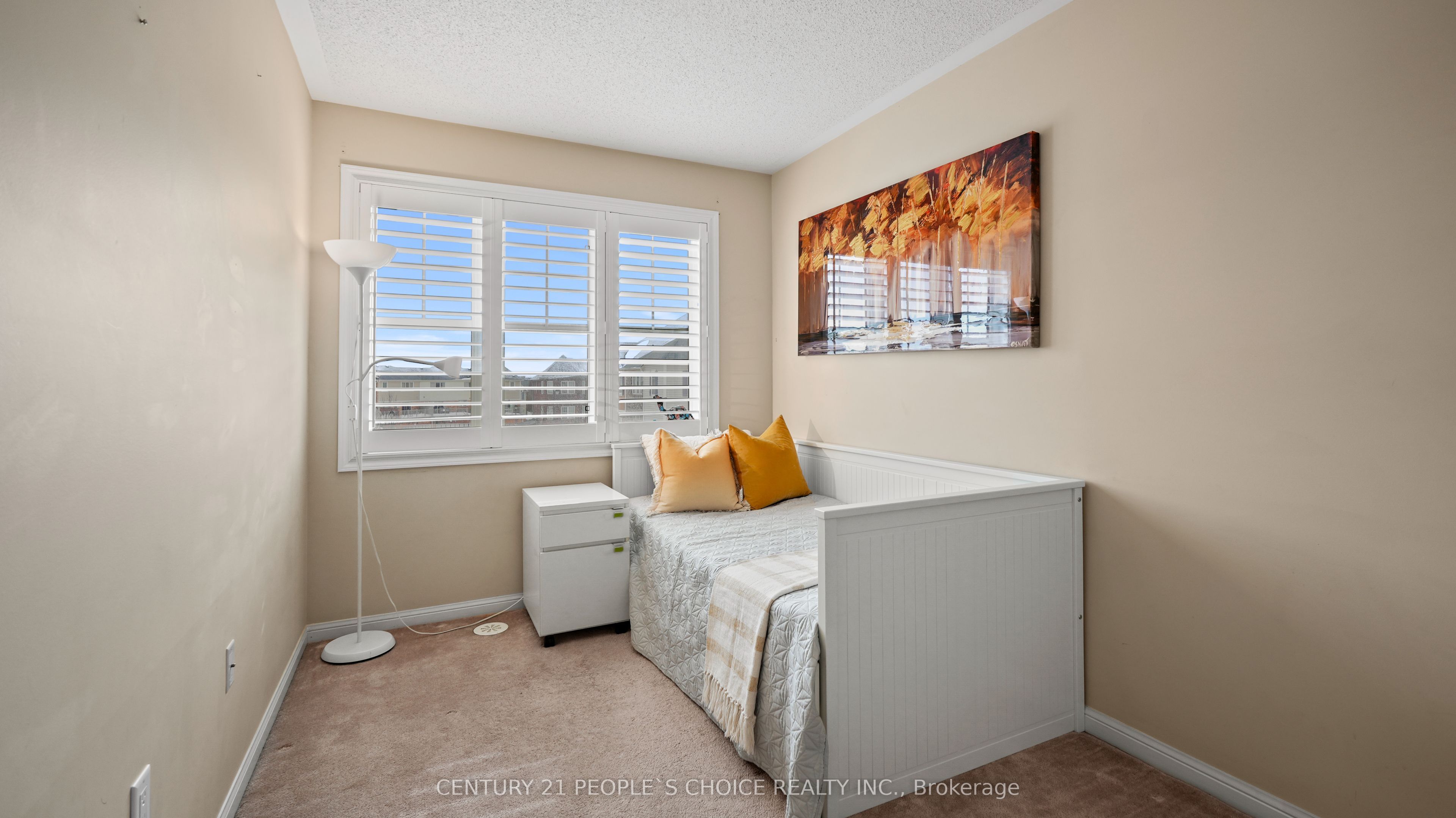 897 Willingdon Crescent Property Photo 14