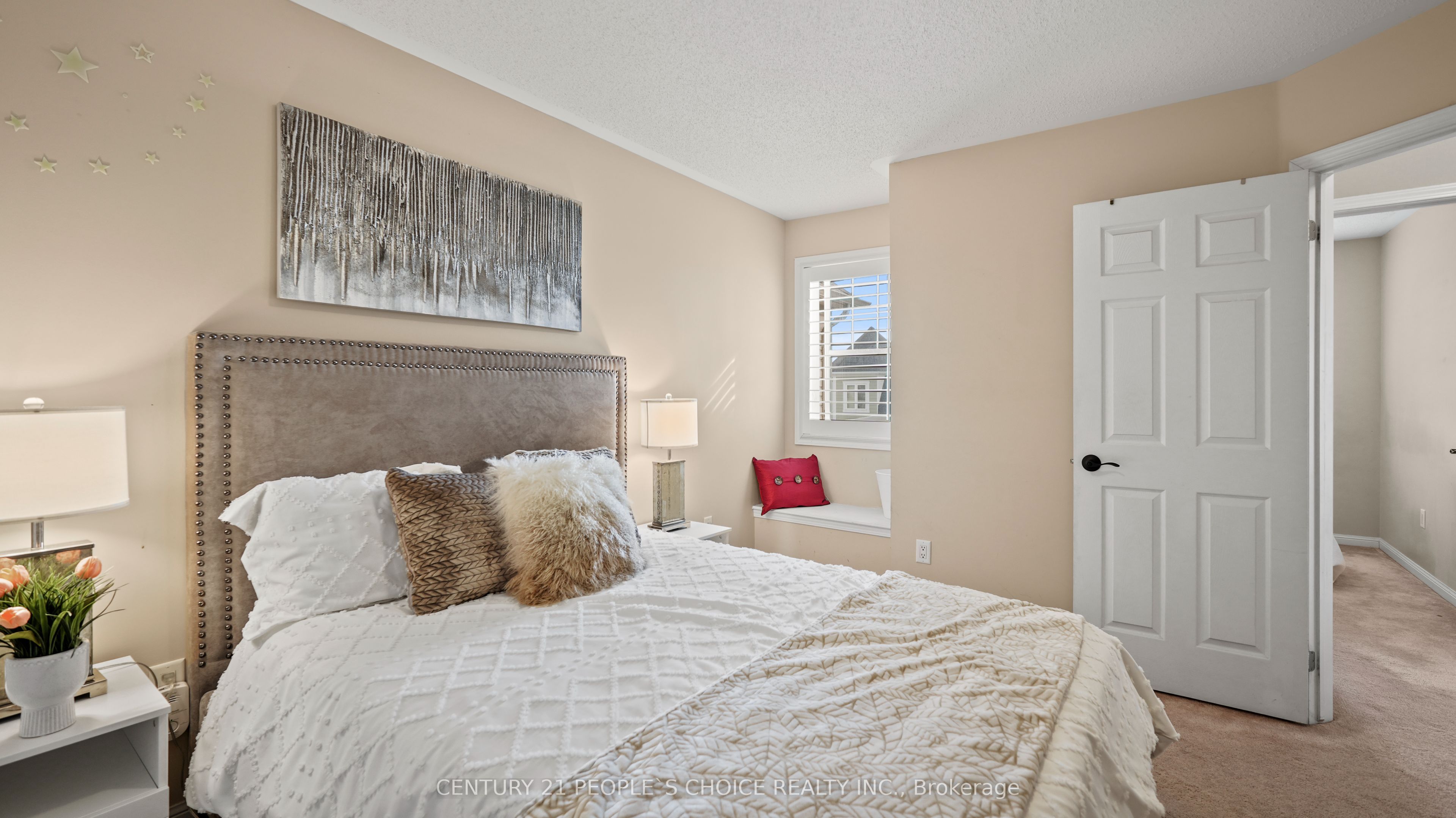 897 Willingdon Crescent Property Photo 16
