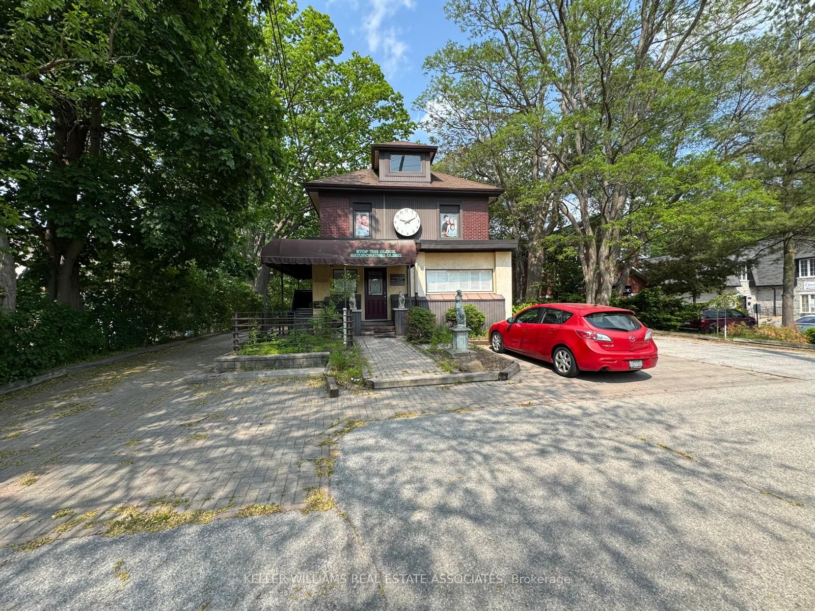 1553 Hurontario St Property Photo 1