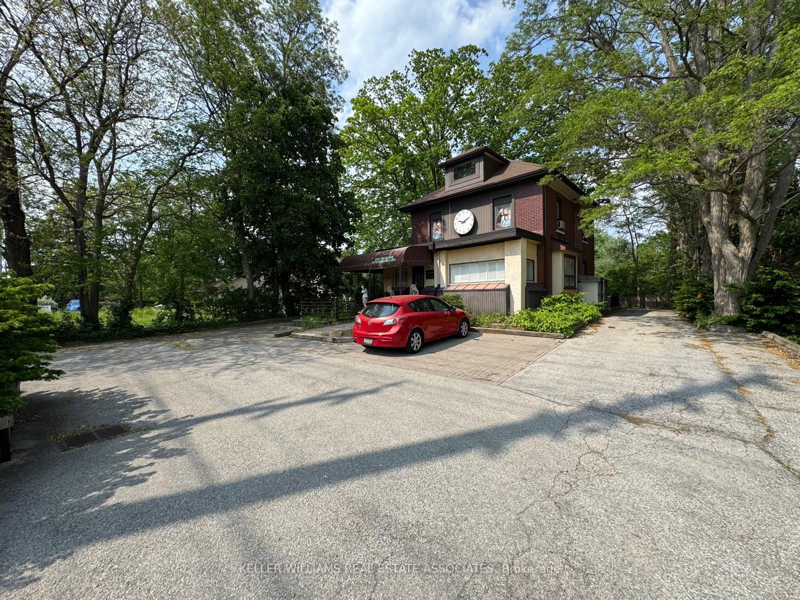 1553 Hurontario Street 207 Property Photo 2