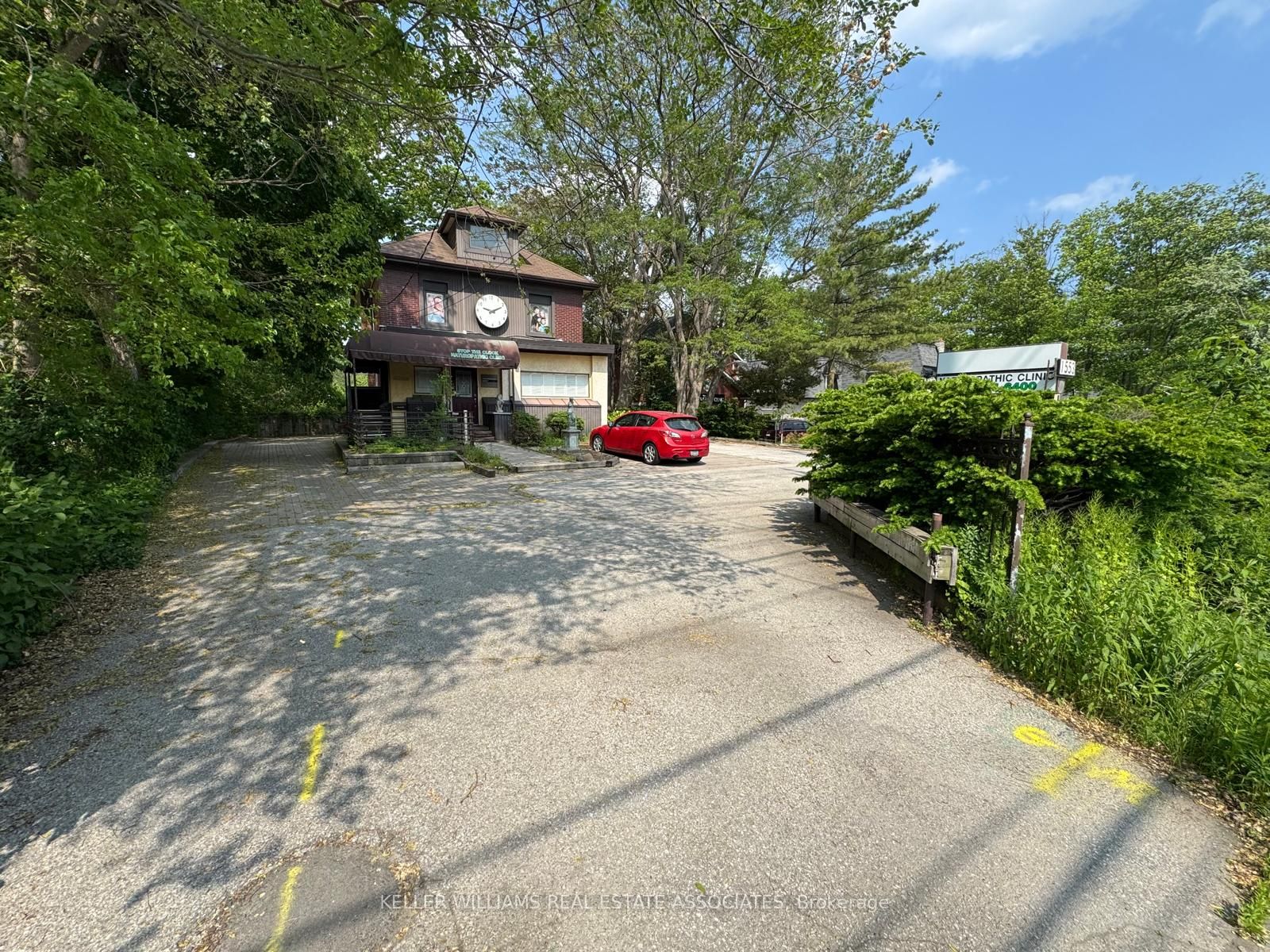 1553 Hurontario St Property Photo 3
