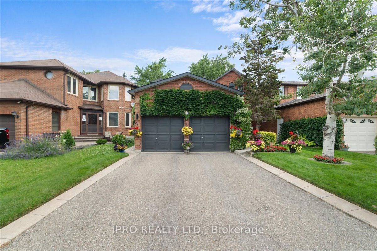 77 Lord Simcoe Drive Property Photo 1