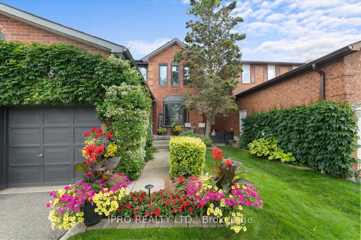 77 Lord Simcoe Drive Property Photo 3