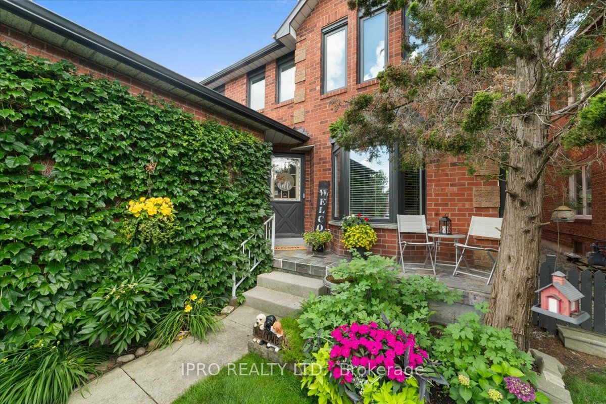 77 Lord Simcoe Drive Property Photo 5