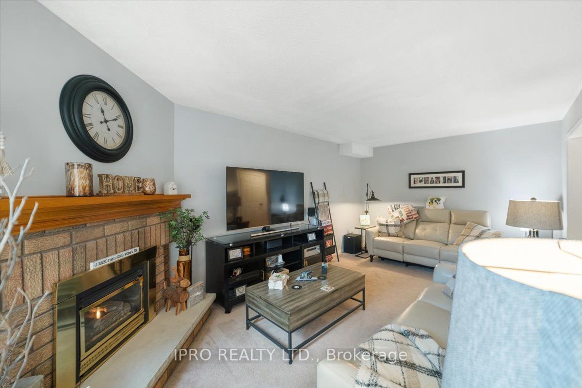 77 Lord Simcoe Drive Property Photo 12