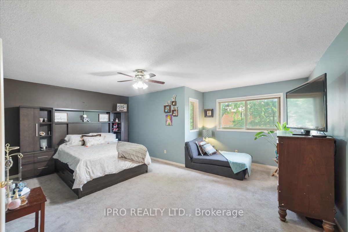 77 Lord Simcoe Drive Property Photo 16