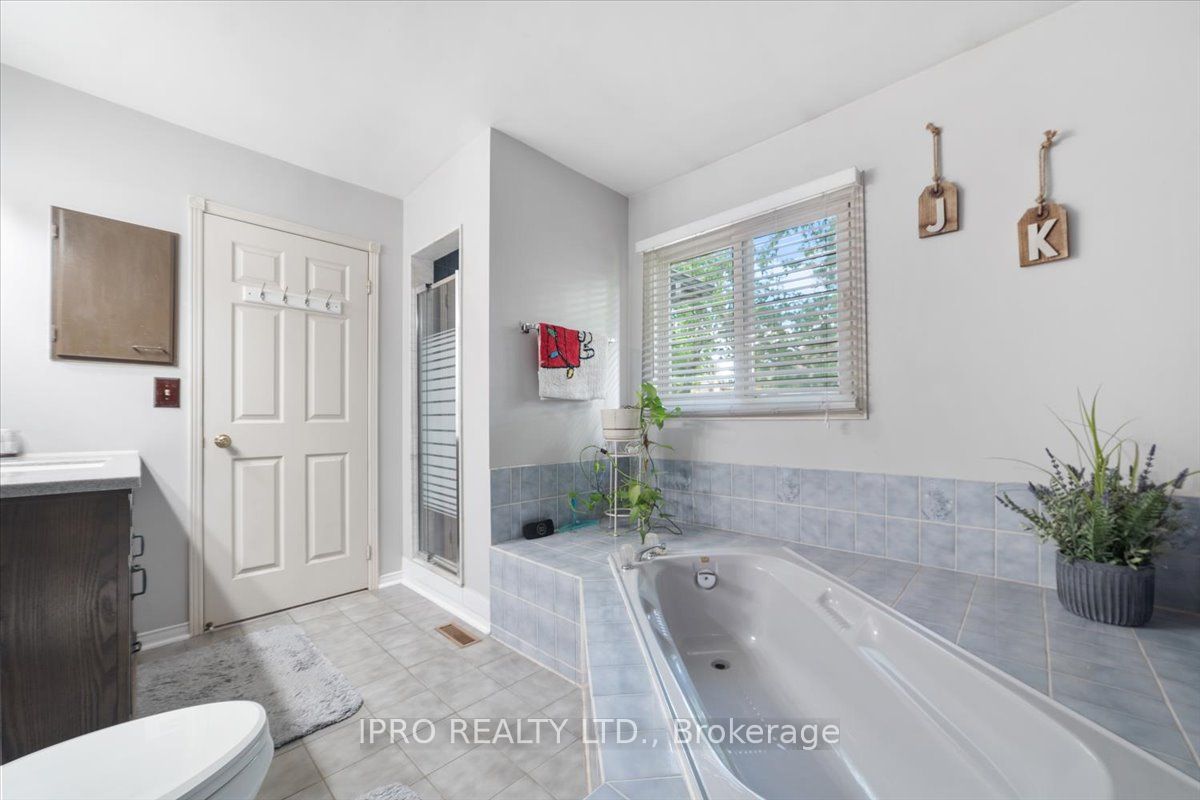 77 Lord Simcoe Drive Property Photo 22