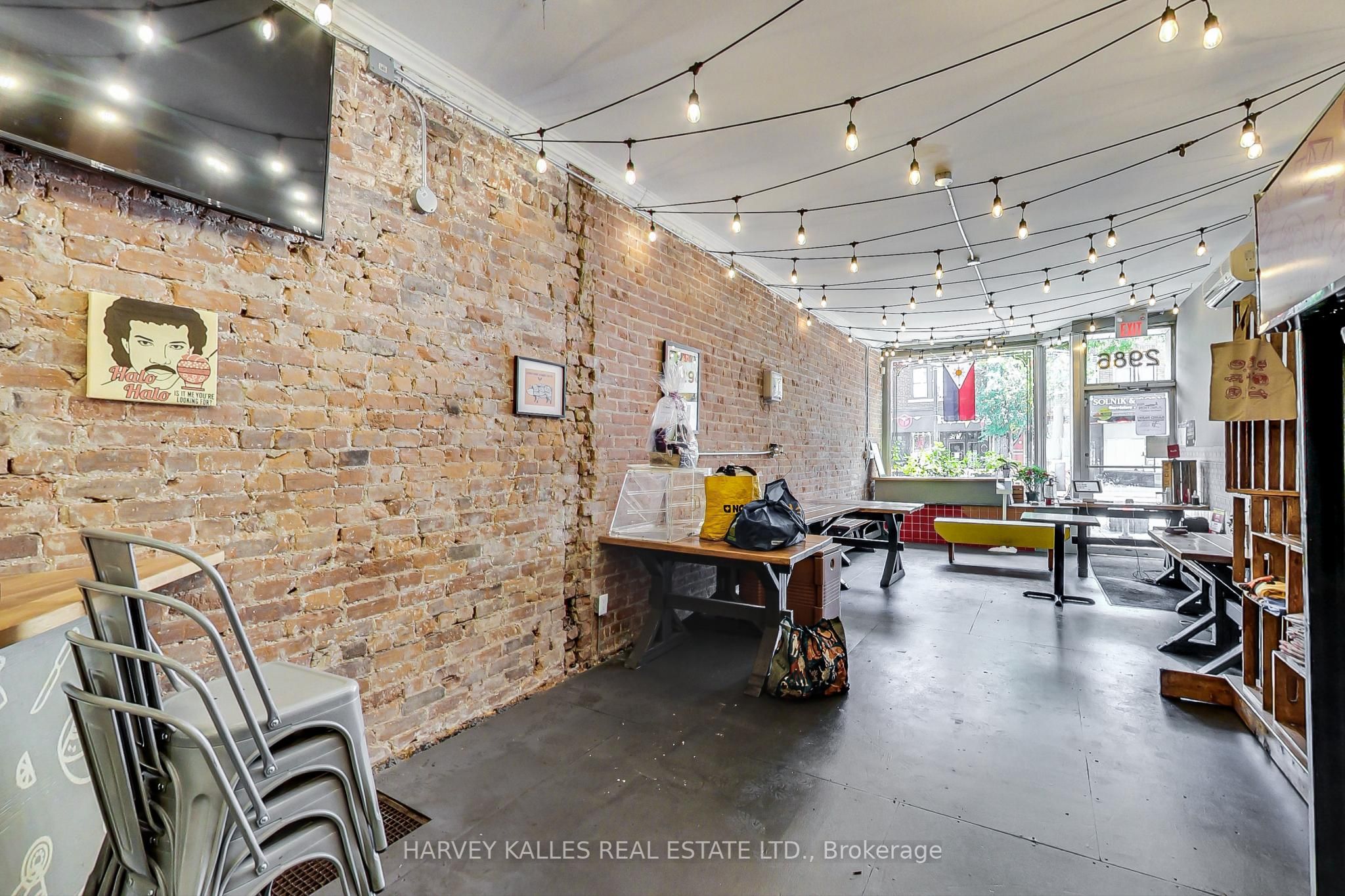 2986 Dundas Street Property Photo 3