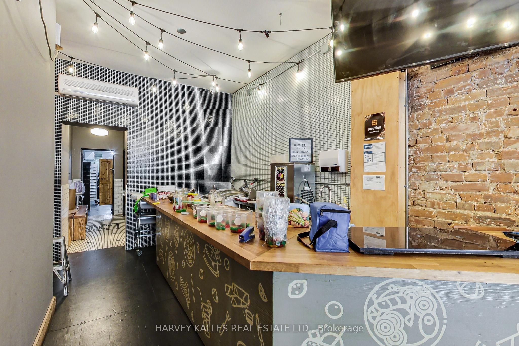 2986 Dundas Street Property Photo 4