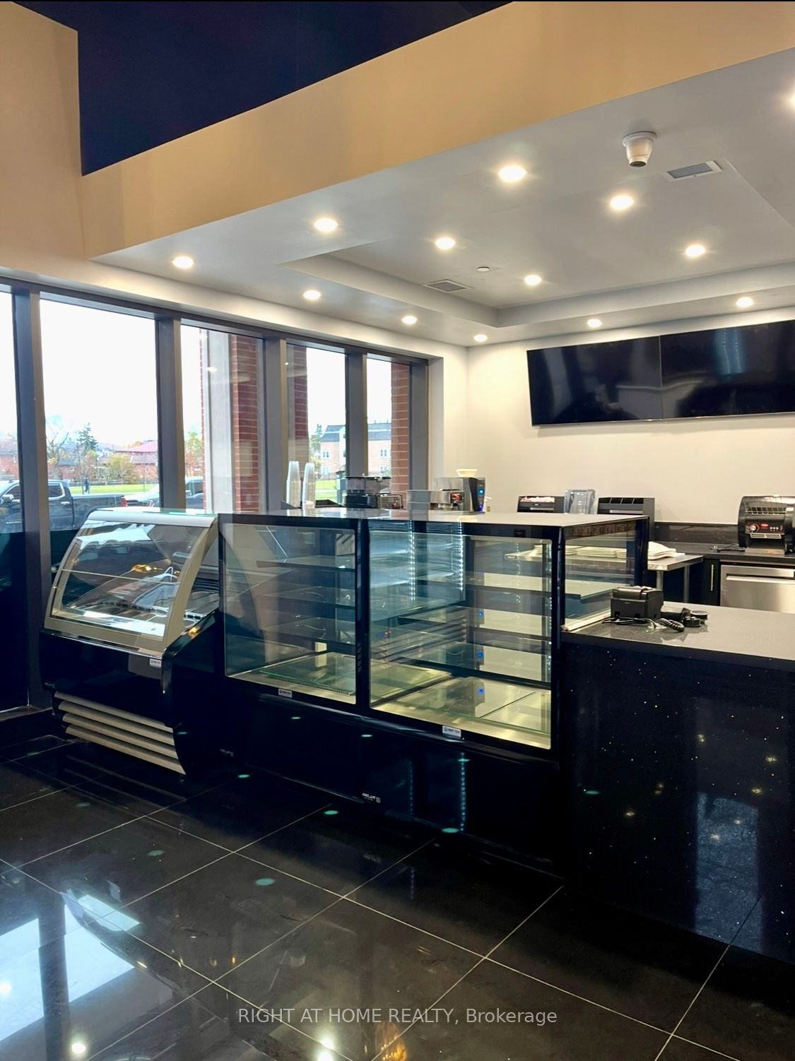#106 - 38 Via Bagnato Property Photo 4