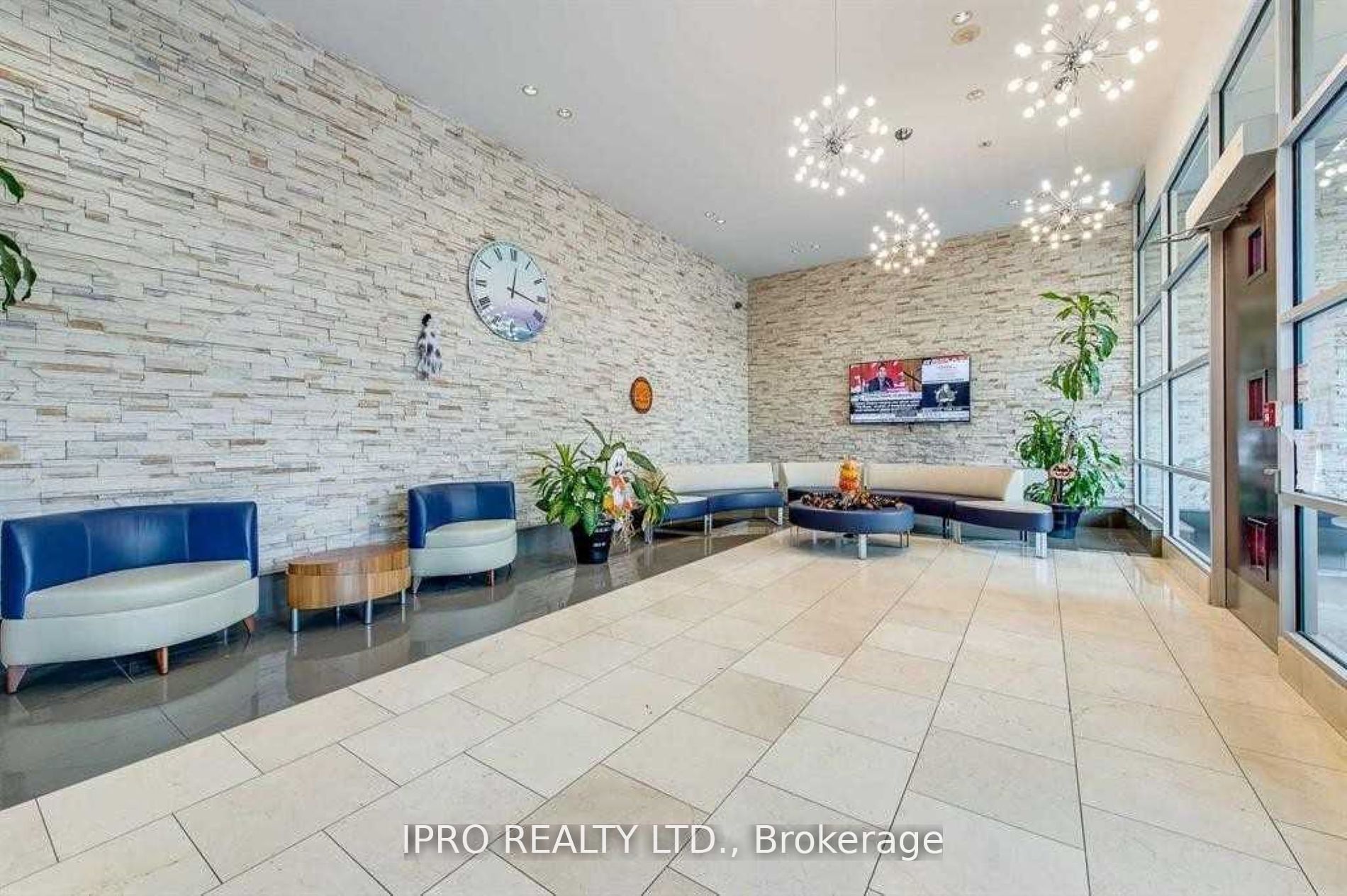 #513 - 3939 Duke Of York Boulevard Property Photo 3
