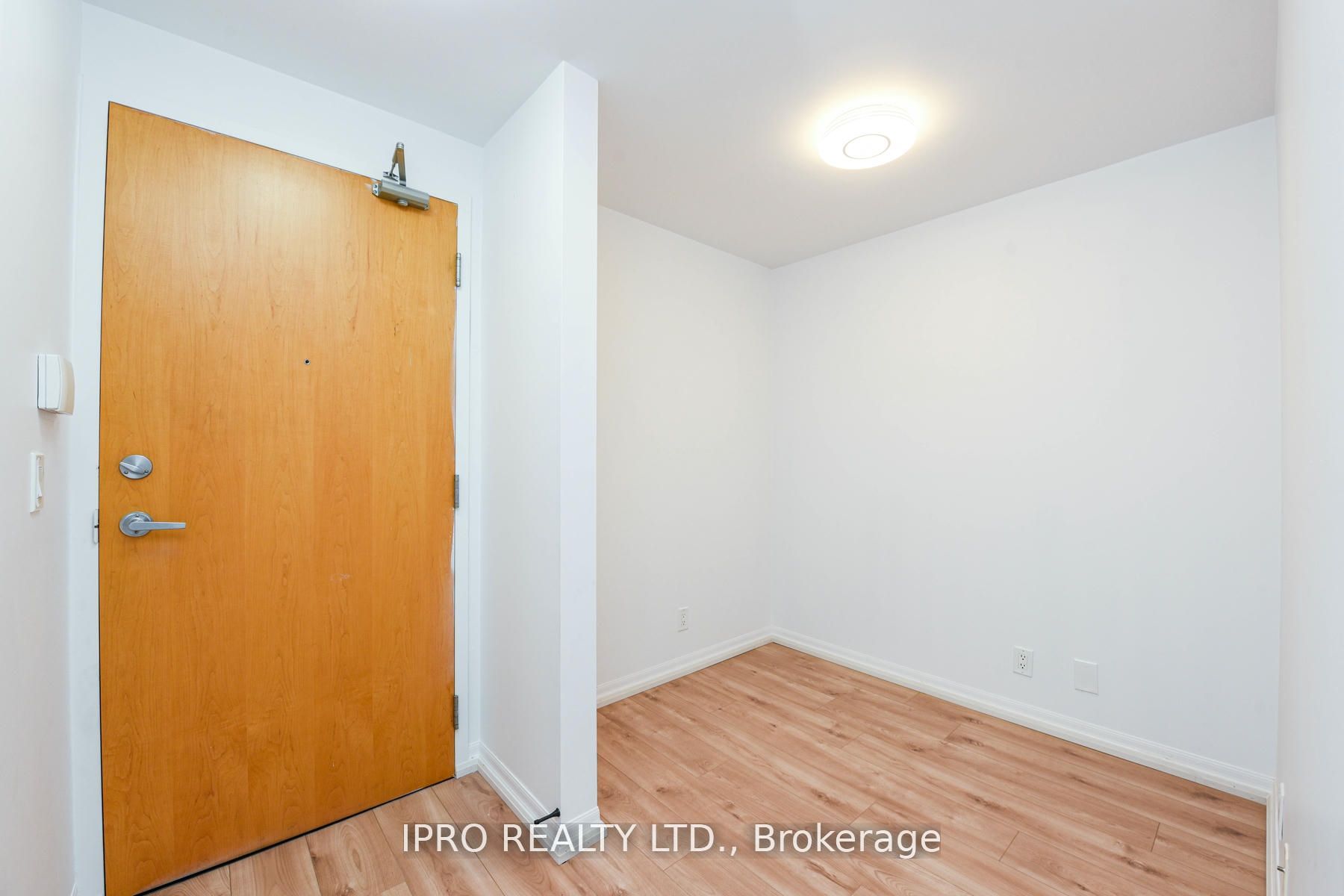 #513 - 3939 Duke Of York Boulevard Property Photo 7