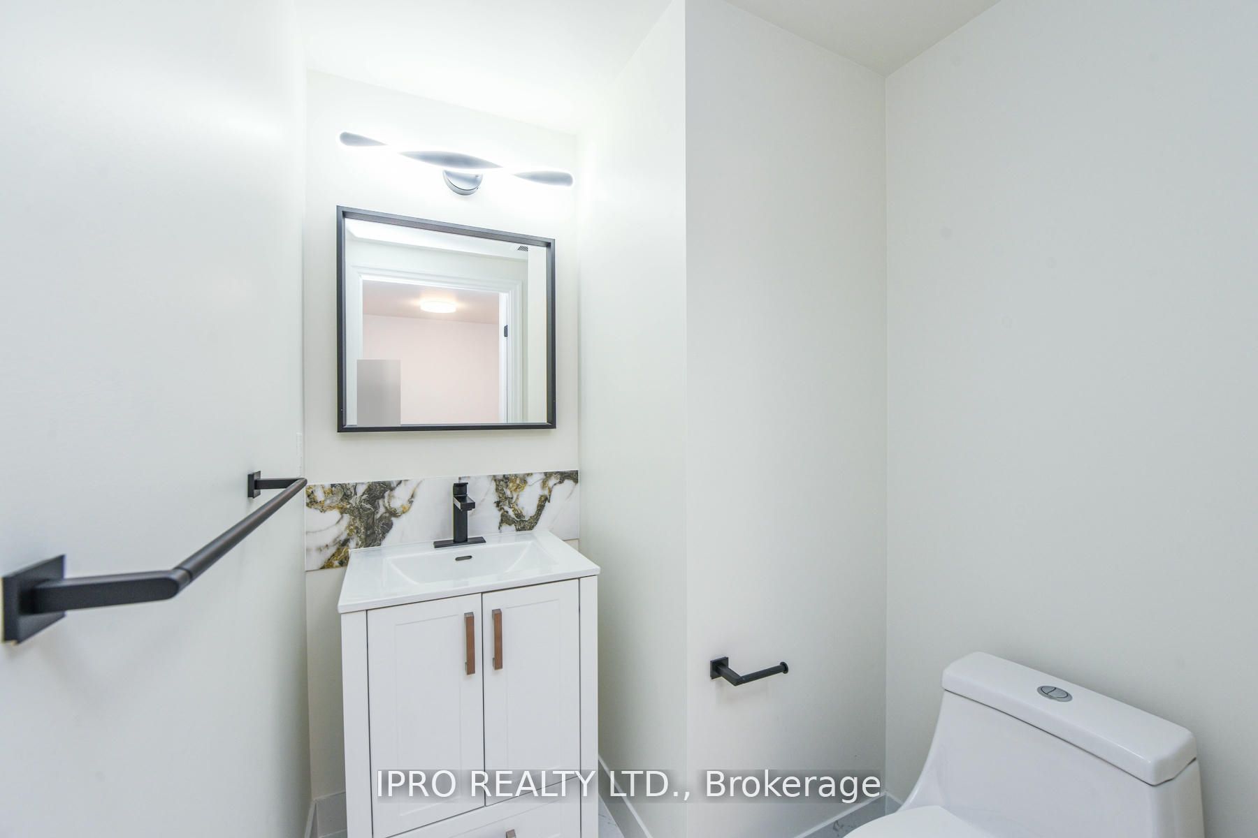 #513 - 3939 Duke Of York Boulevard Property Photo 9