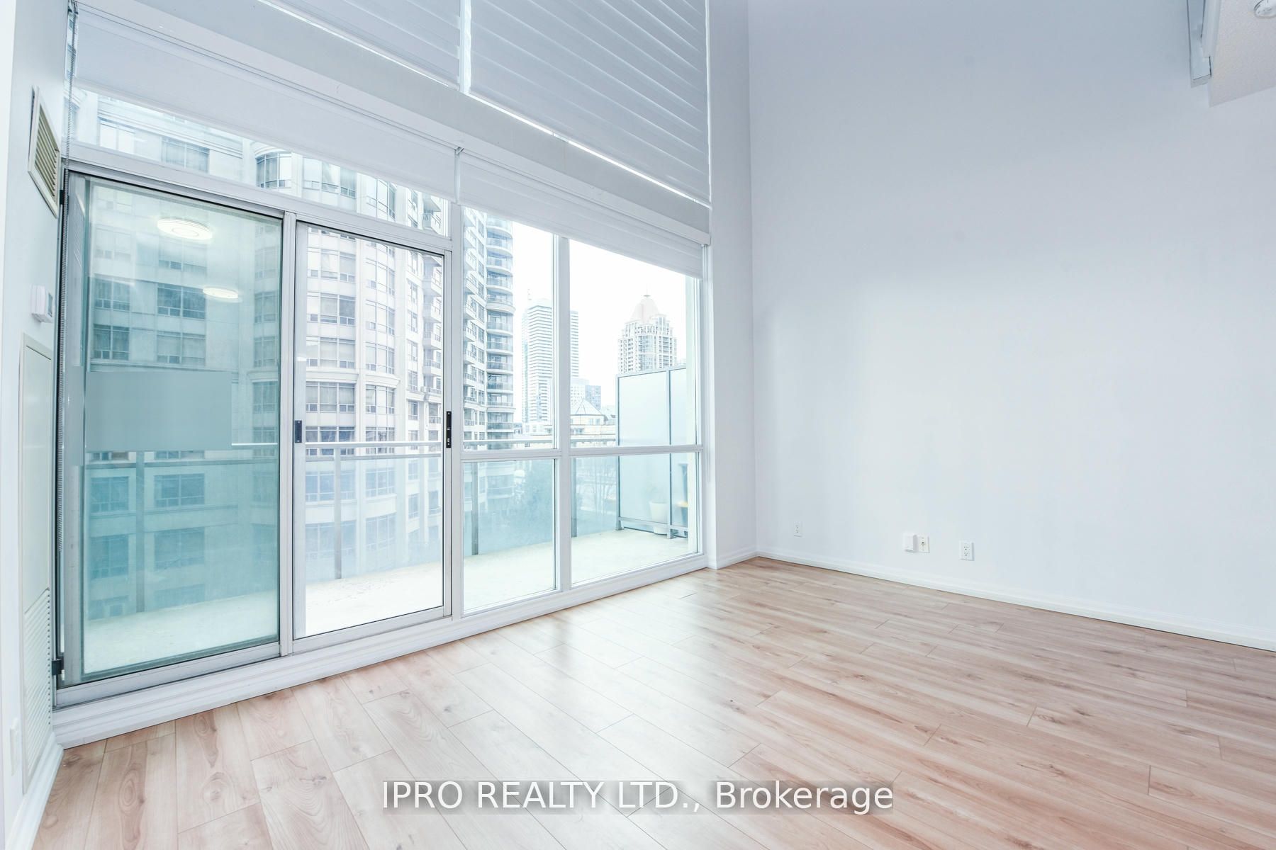 #513 - 3939 Duke Of York Boulevard Property Photo 17
