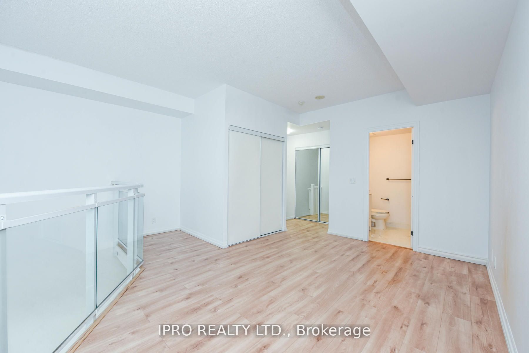 #513 - 3939 Duke Of York Boulevard Property Photo 23