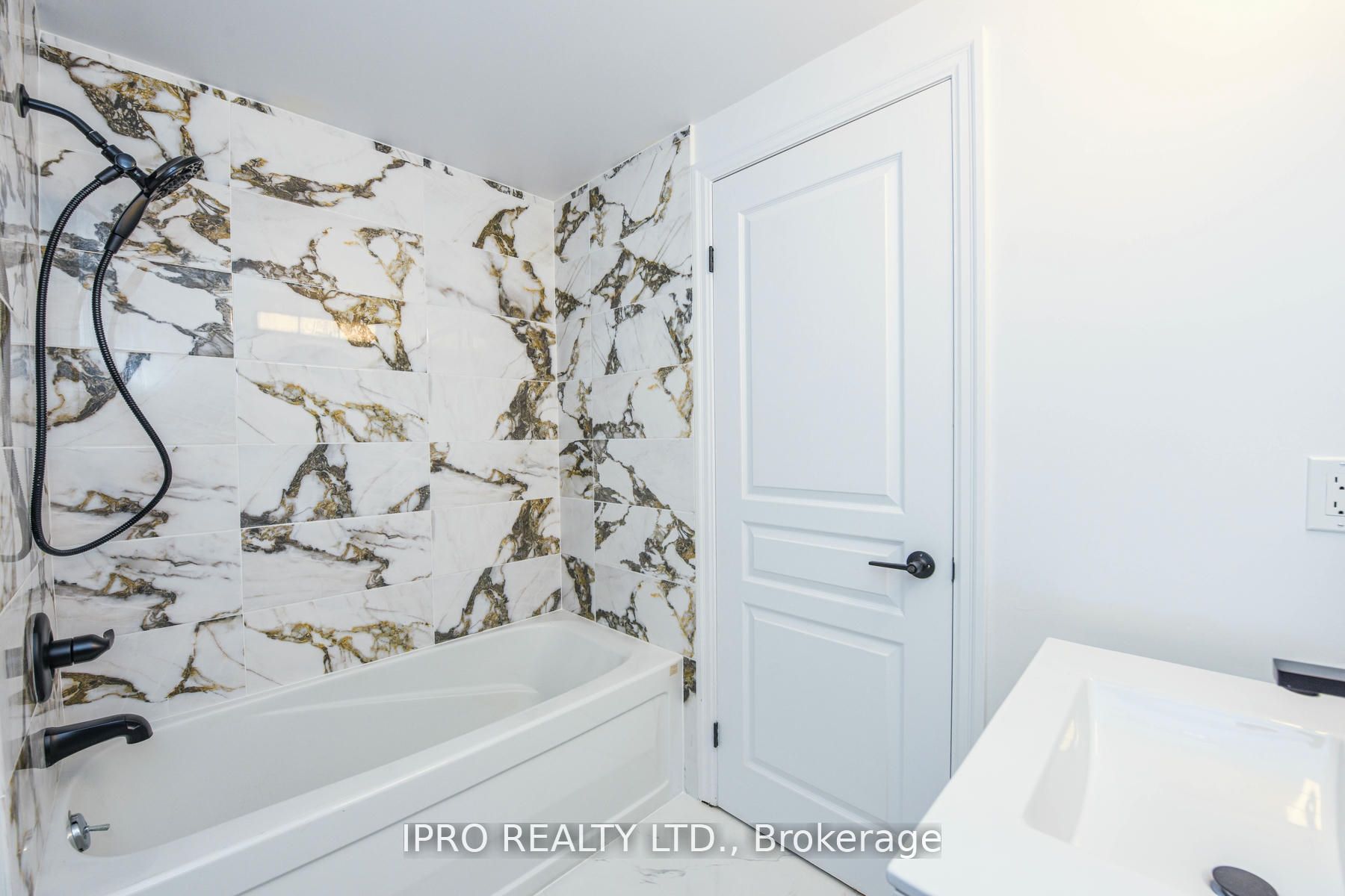 #513 - 3939 Duke Of York Boulevard Property Photo 25