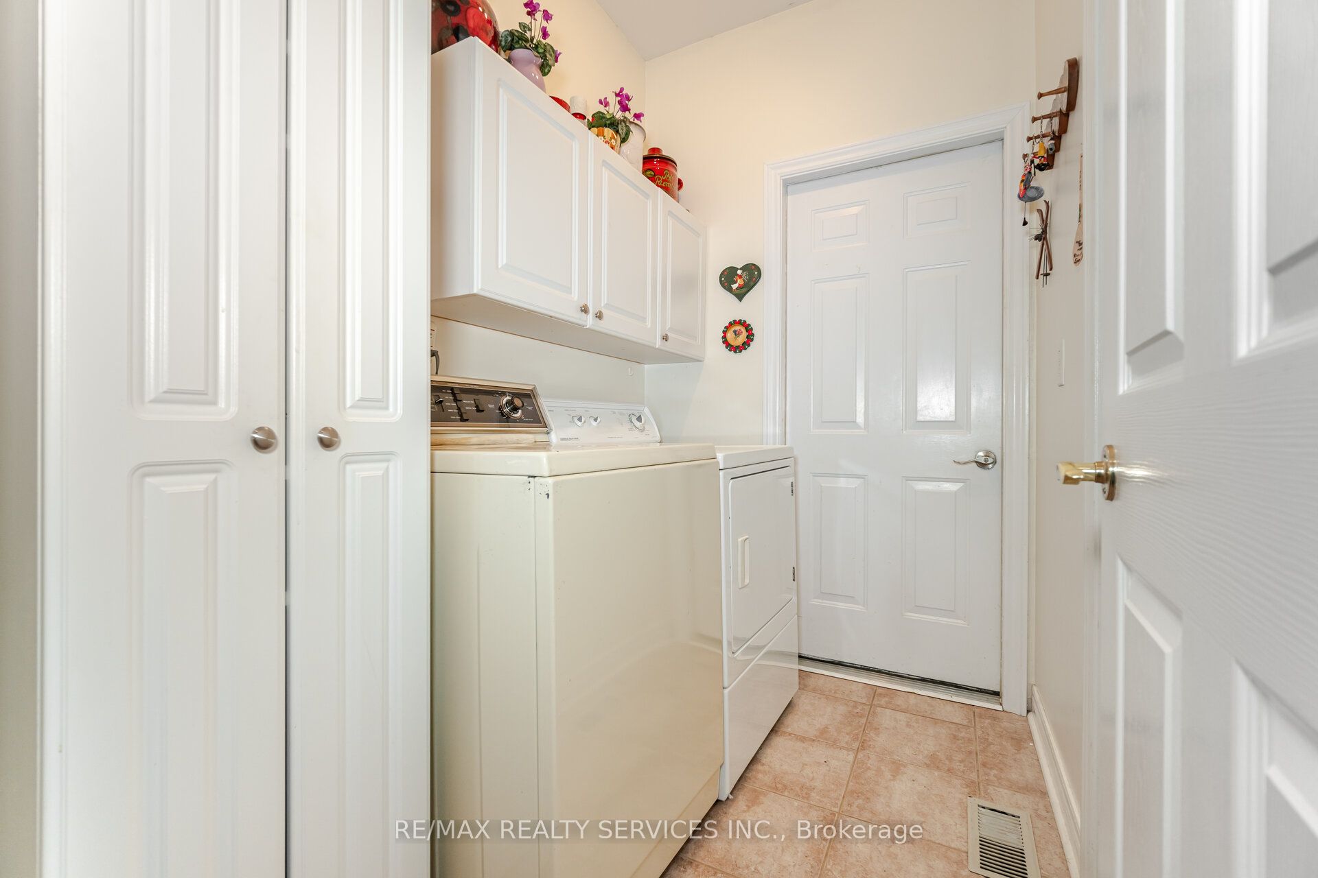 10 Orchard Park Gate Property Photo 33