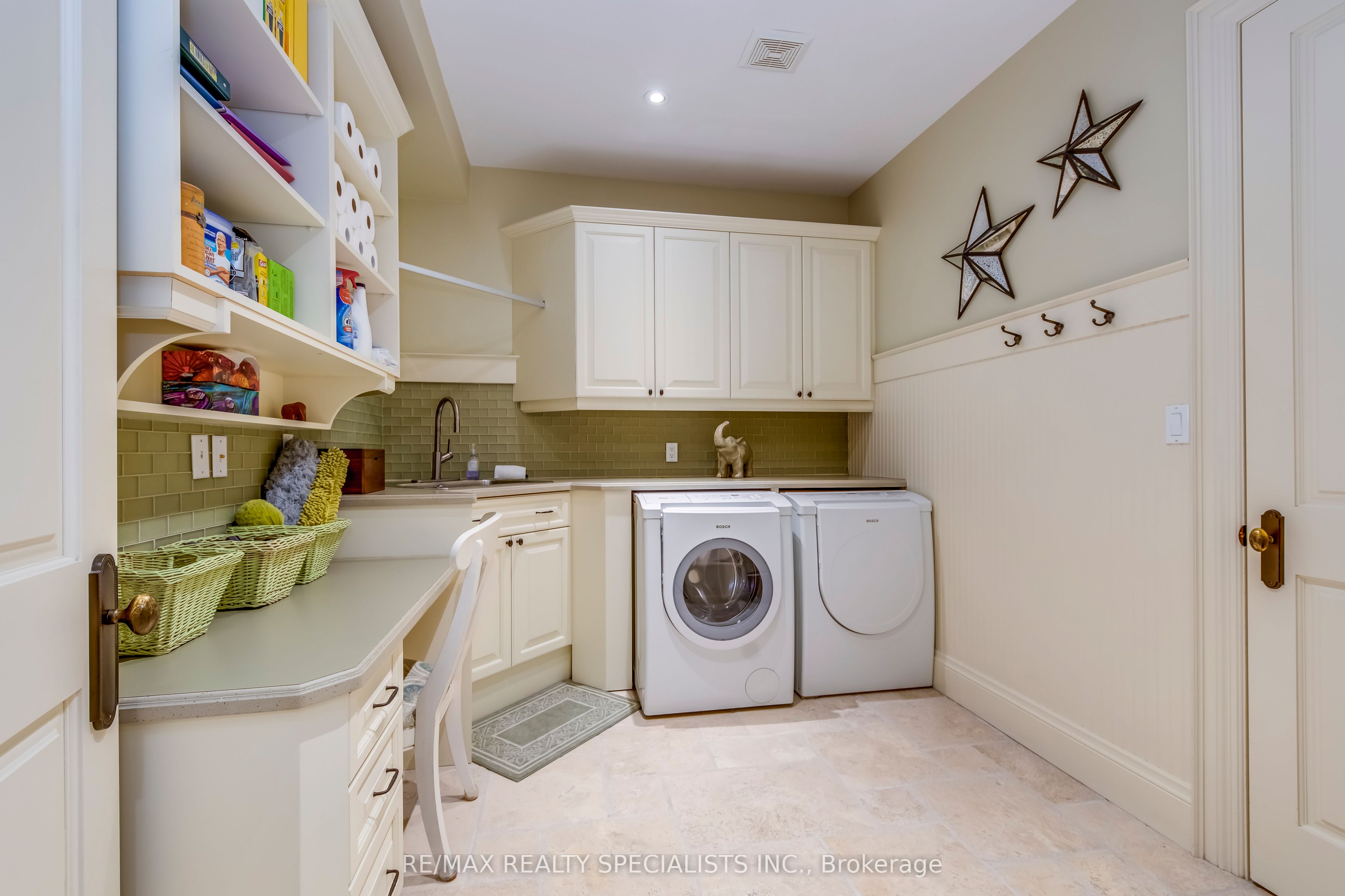 1199 Whiteoaks Avenue Property Photo 18