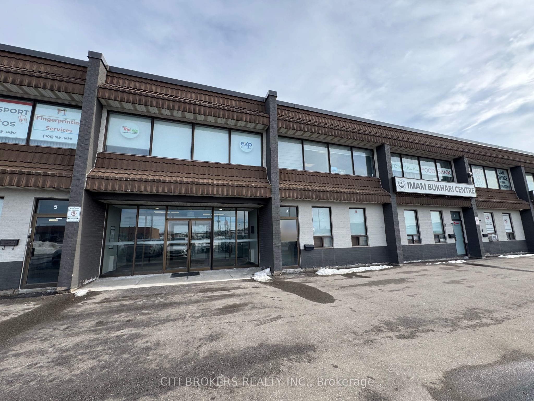 50 Steeles Ave Property Photo 2