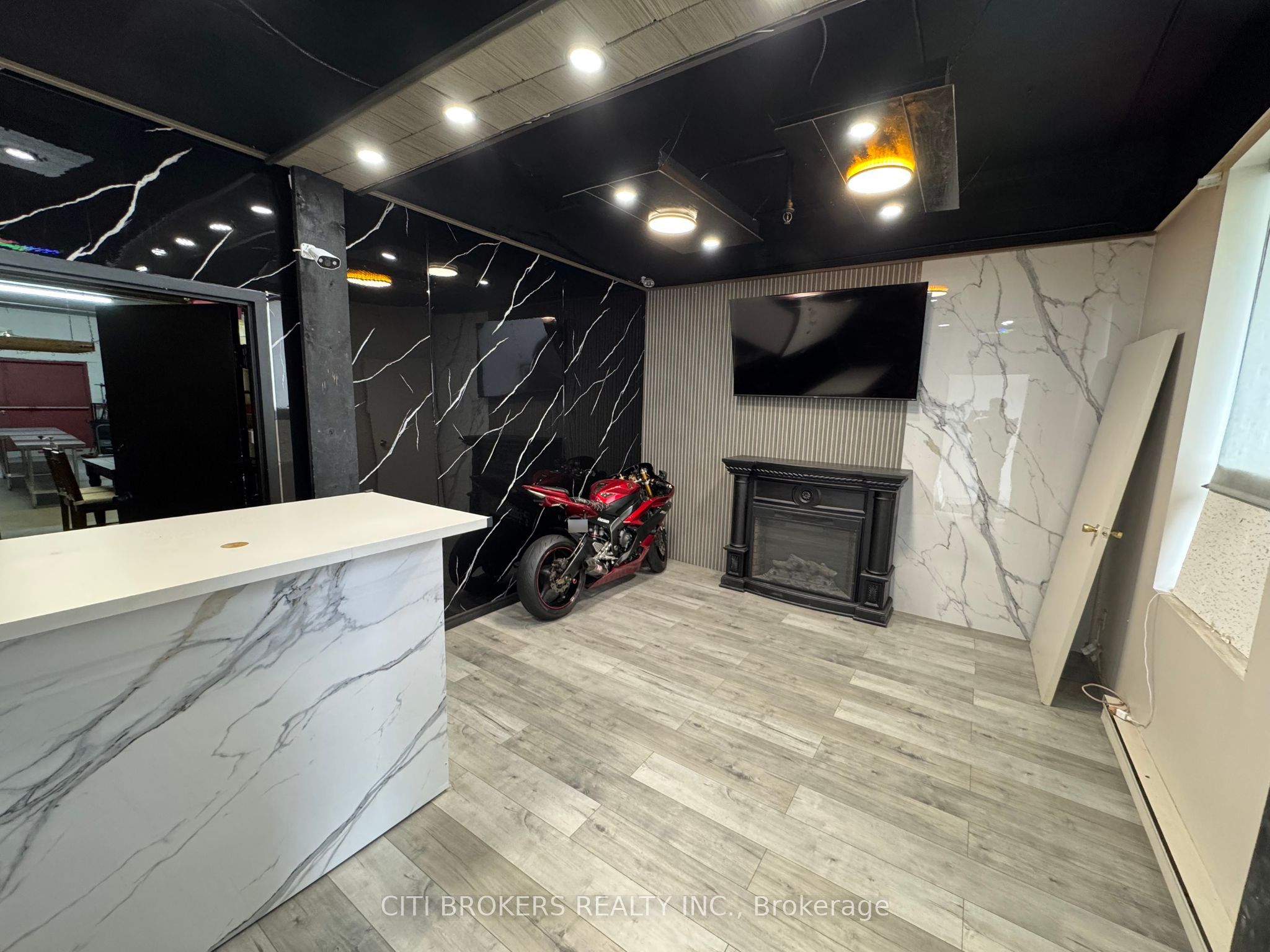 50 Steeles Ave Property Photo 5