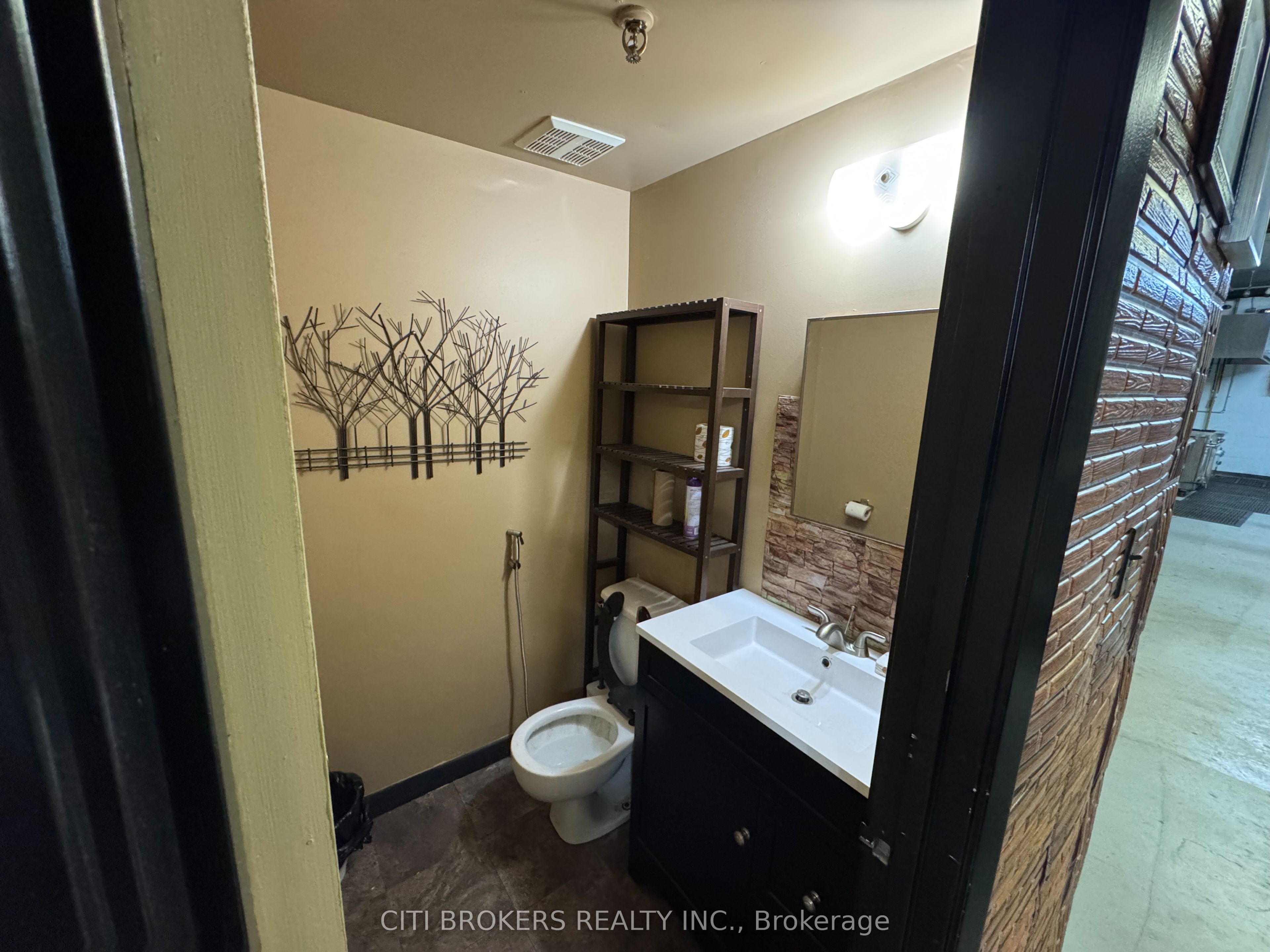 50 Steeles Ave Property Photo 8