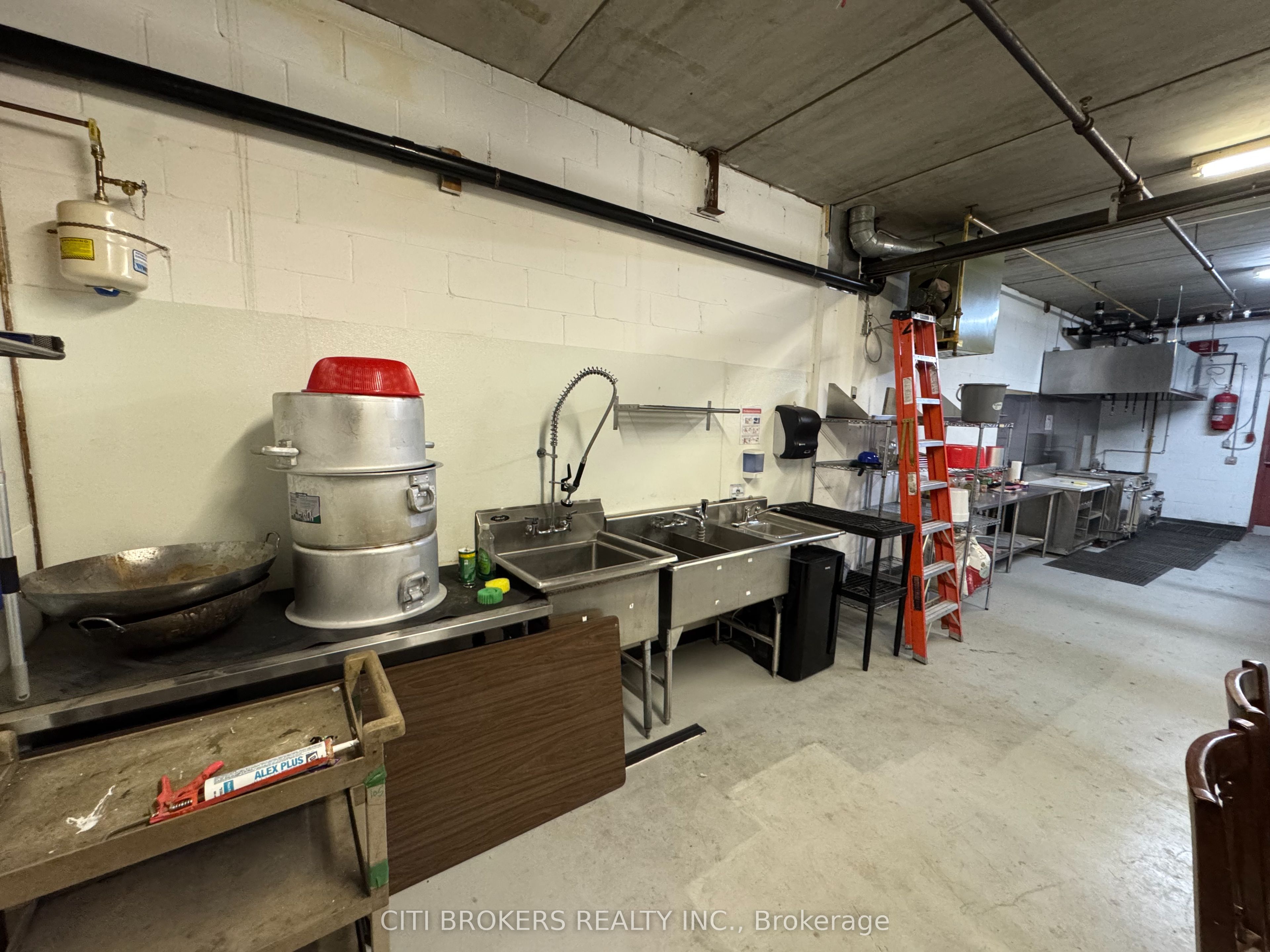 50 Steeles Ave Property Photo 10