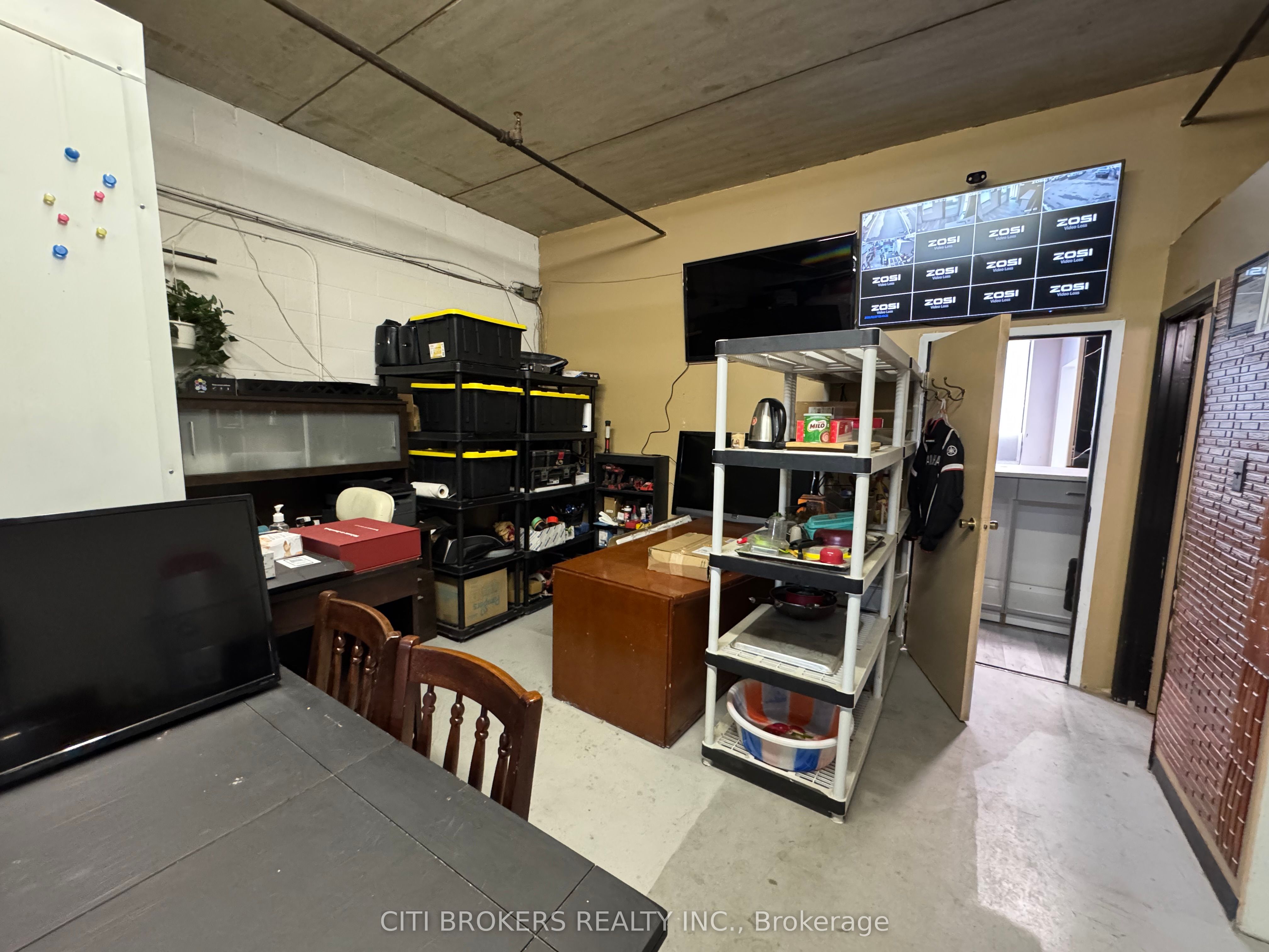 50 Steeles Ave Property Photo 11