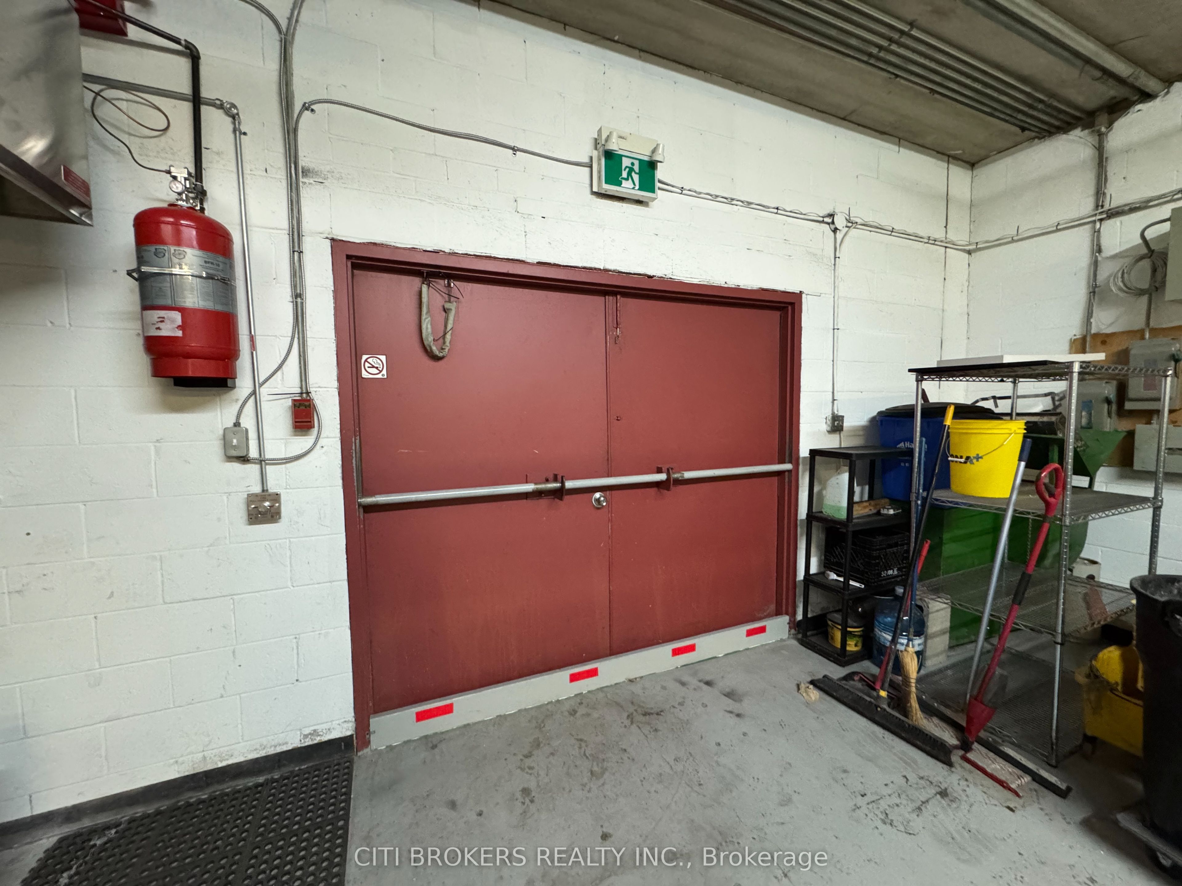 50 Steeles Ave Property Photo 15