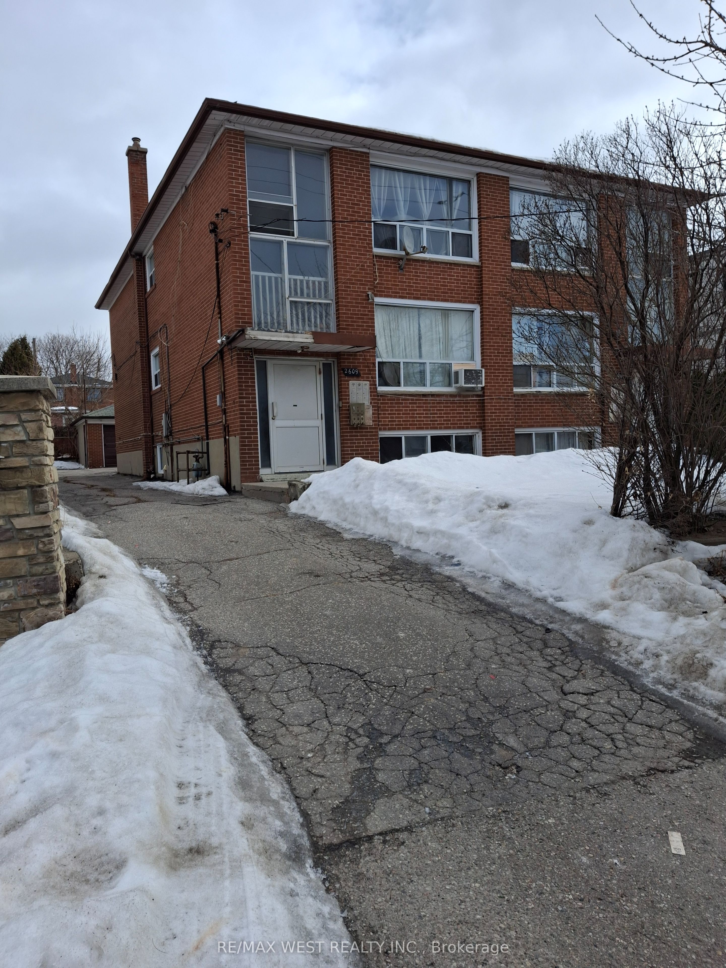 2607-2609 Keele Street Property Photo 1