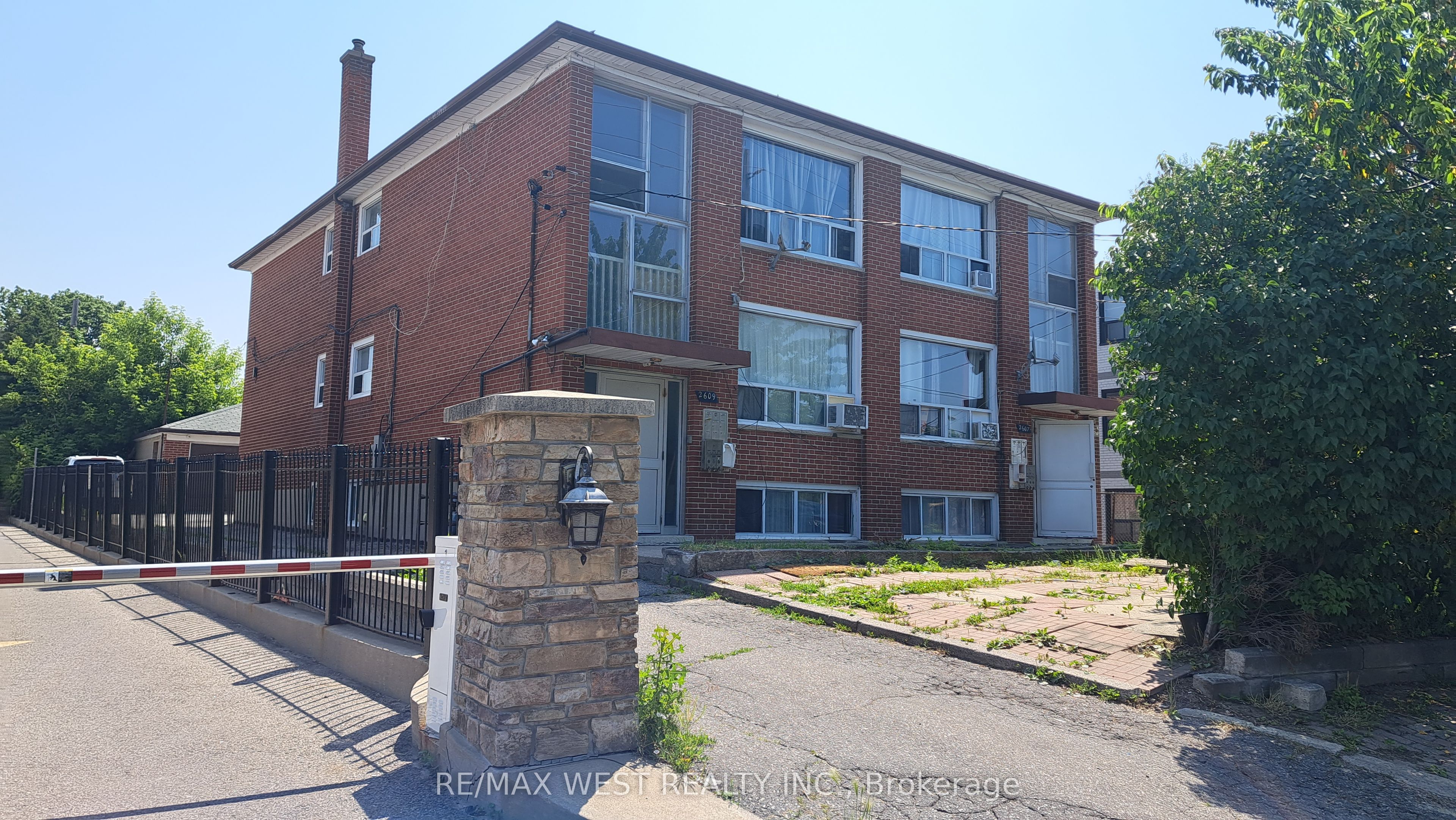 2607-2609 Keele Street Property Photo 1