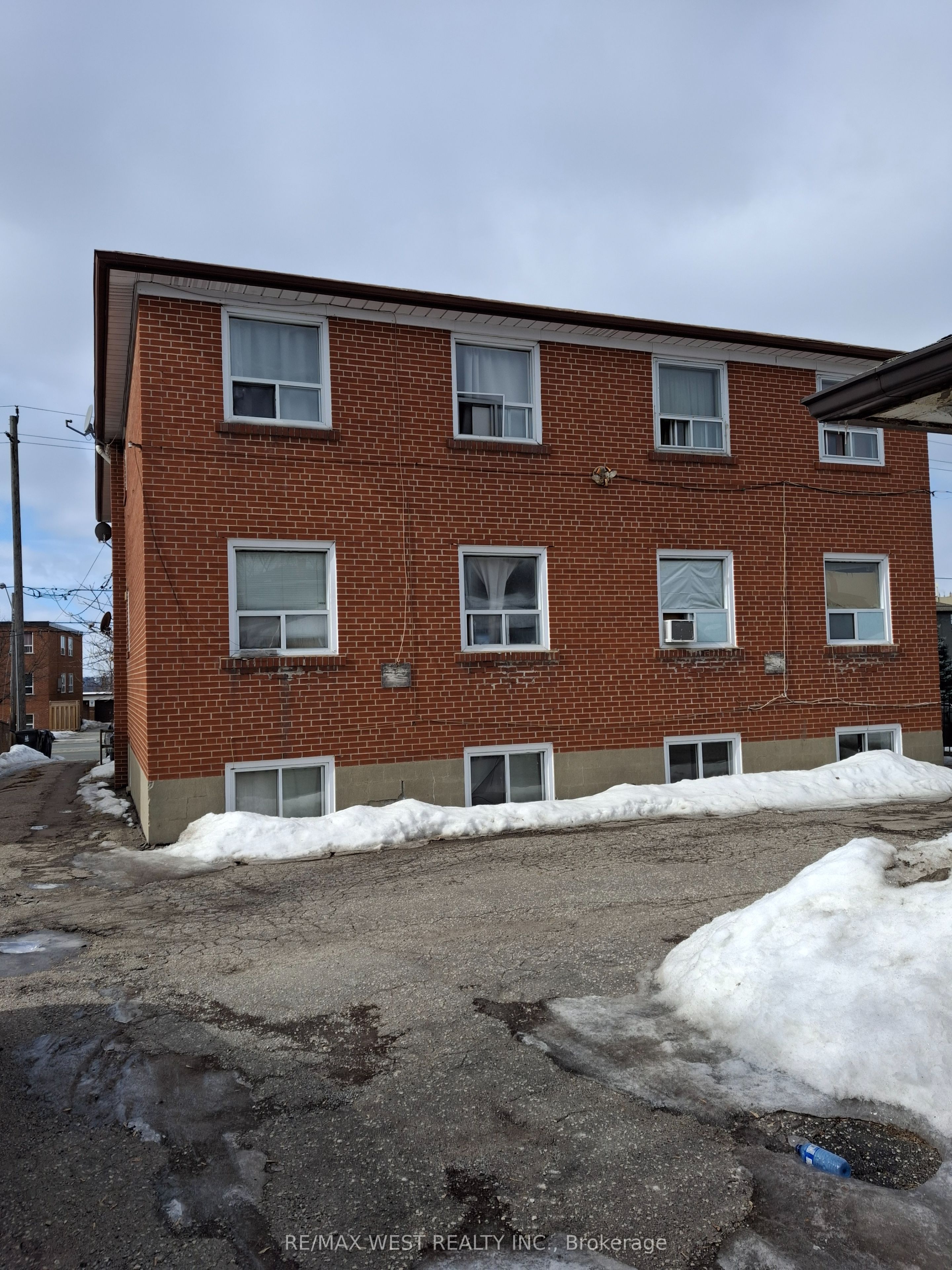 2607-2609 Keele Street Property Photo 2