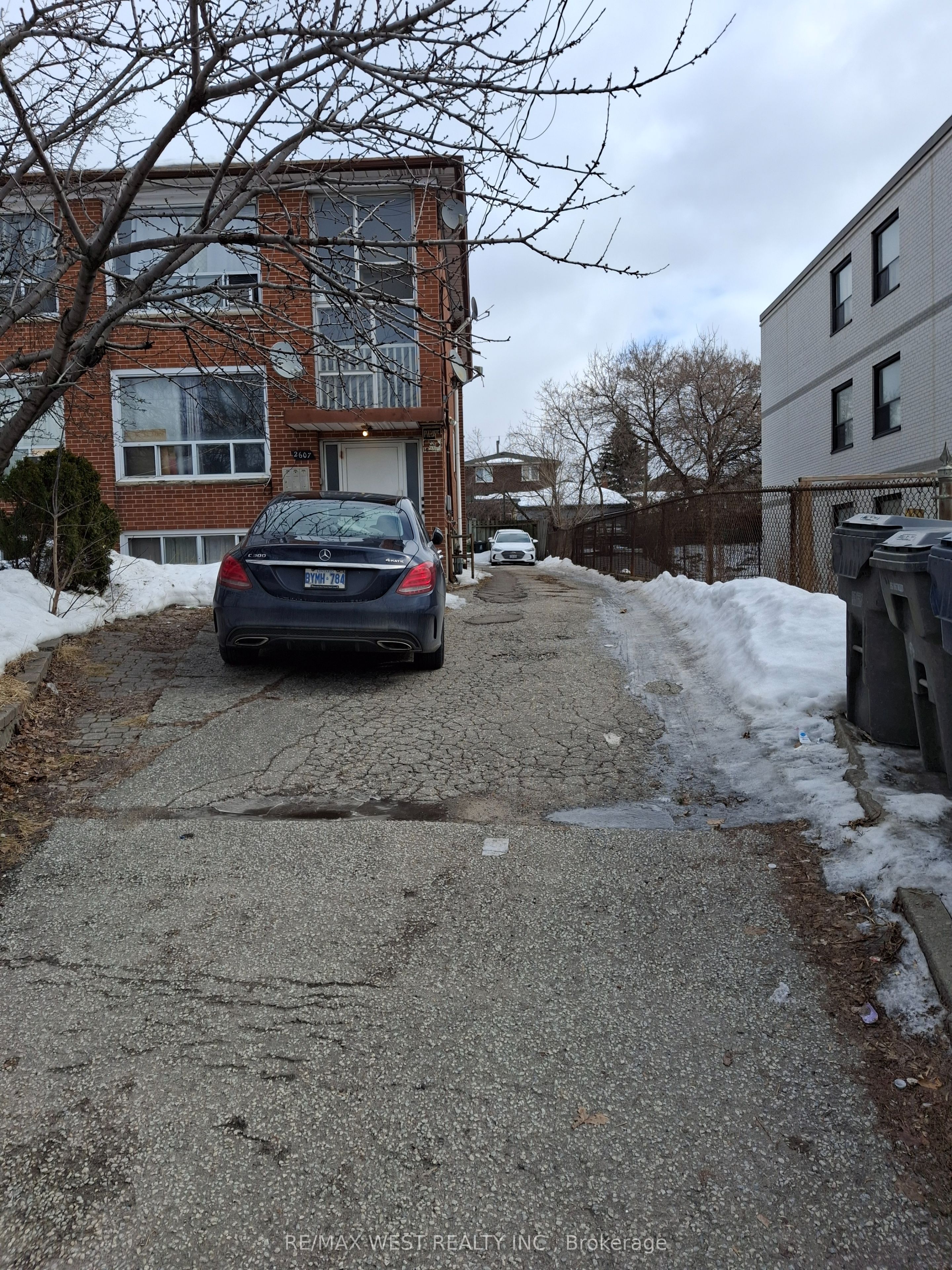 2607-2609 Keele Street Property Photo 4