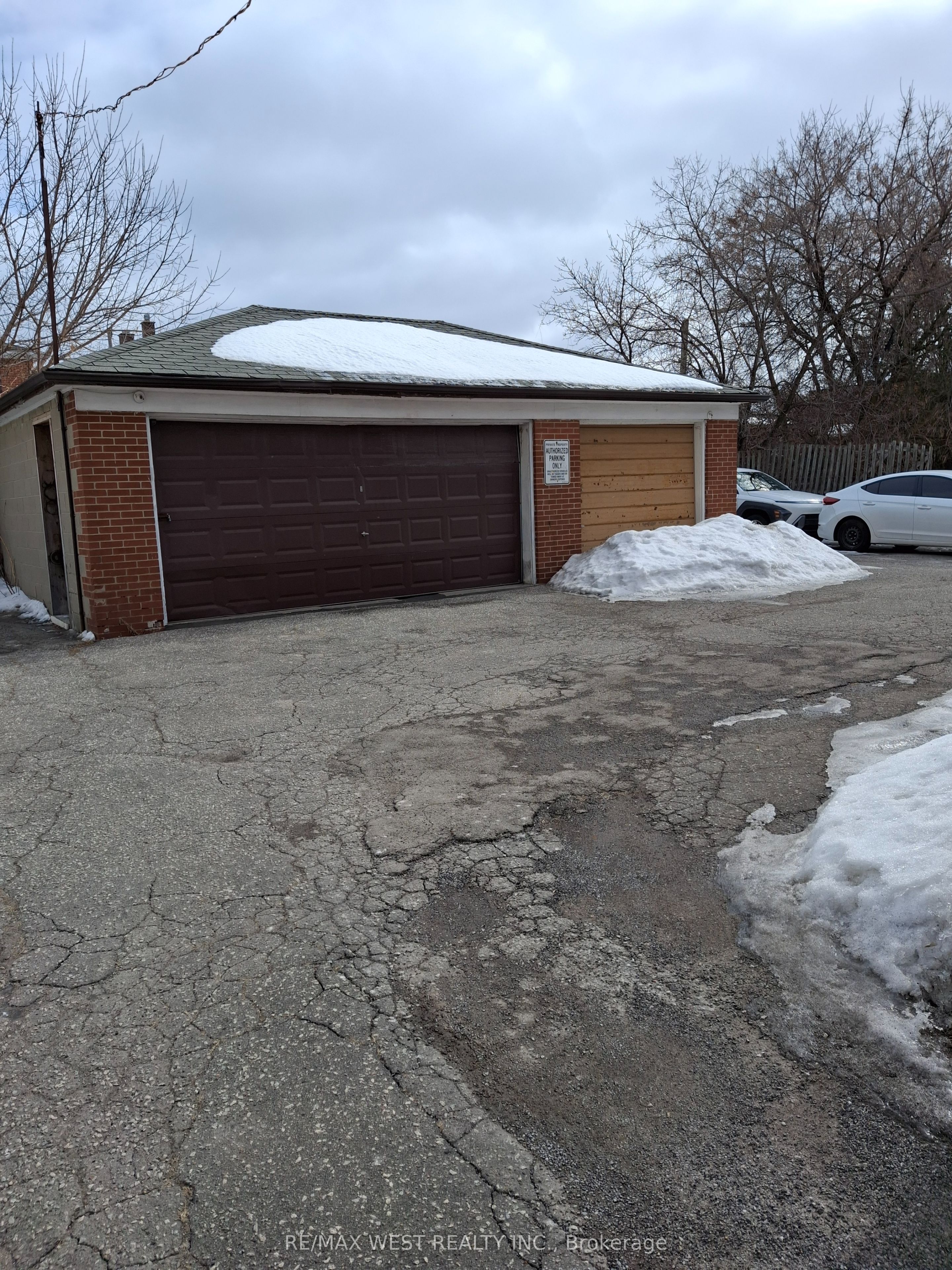 2607-2609 Keele Street Property Photo 5