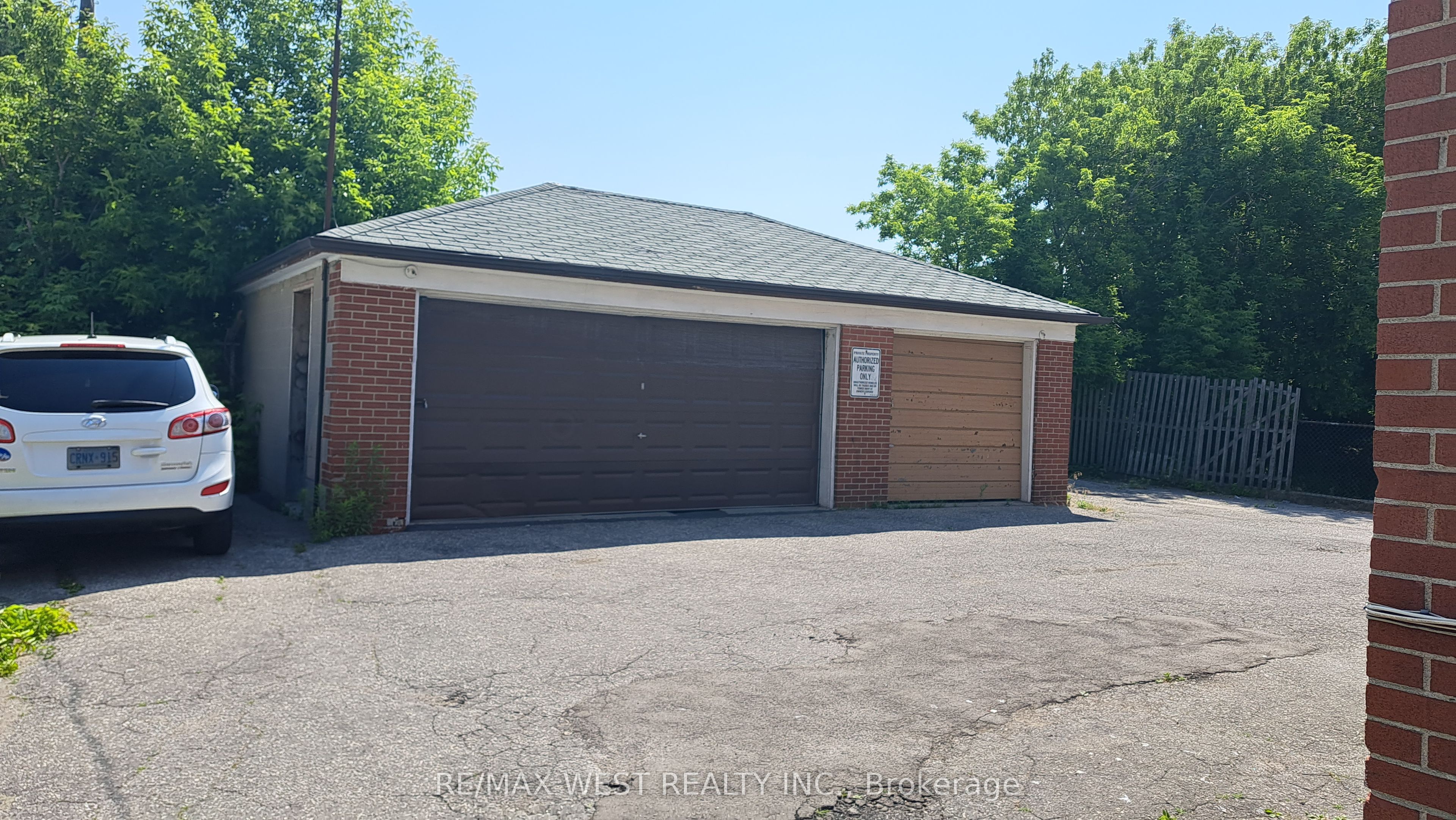2607-2609 Keele Street Property Photo 6