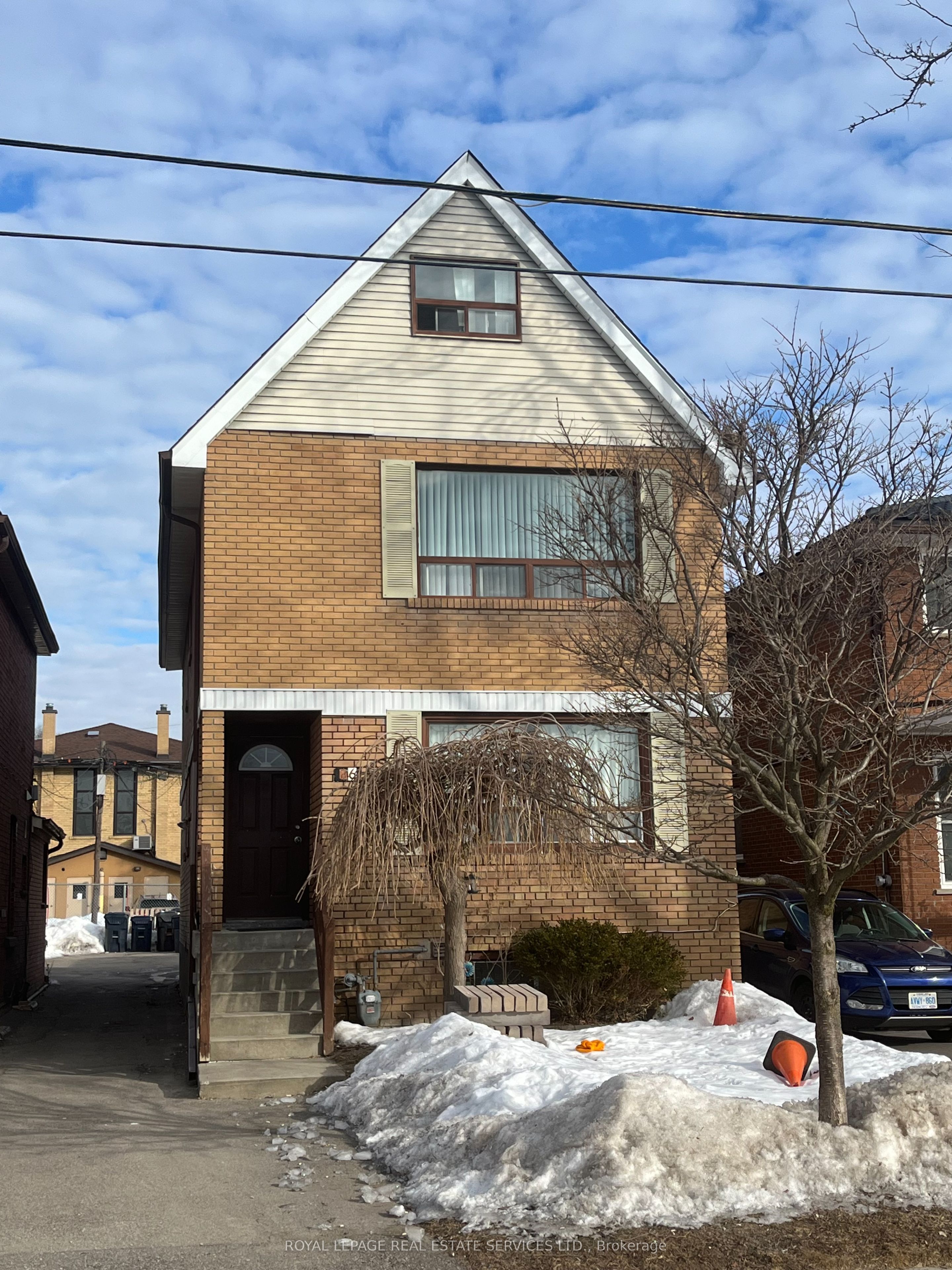 86 Portland Street S Property Photo 1