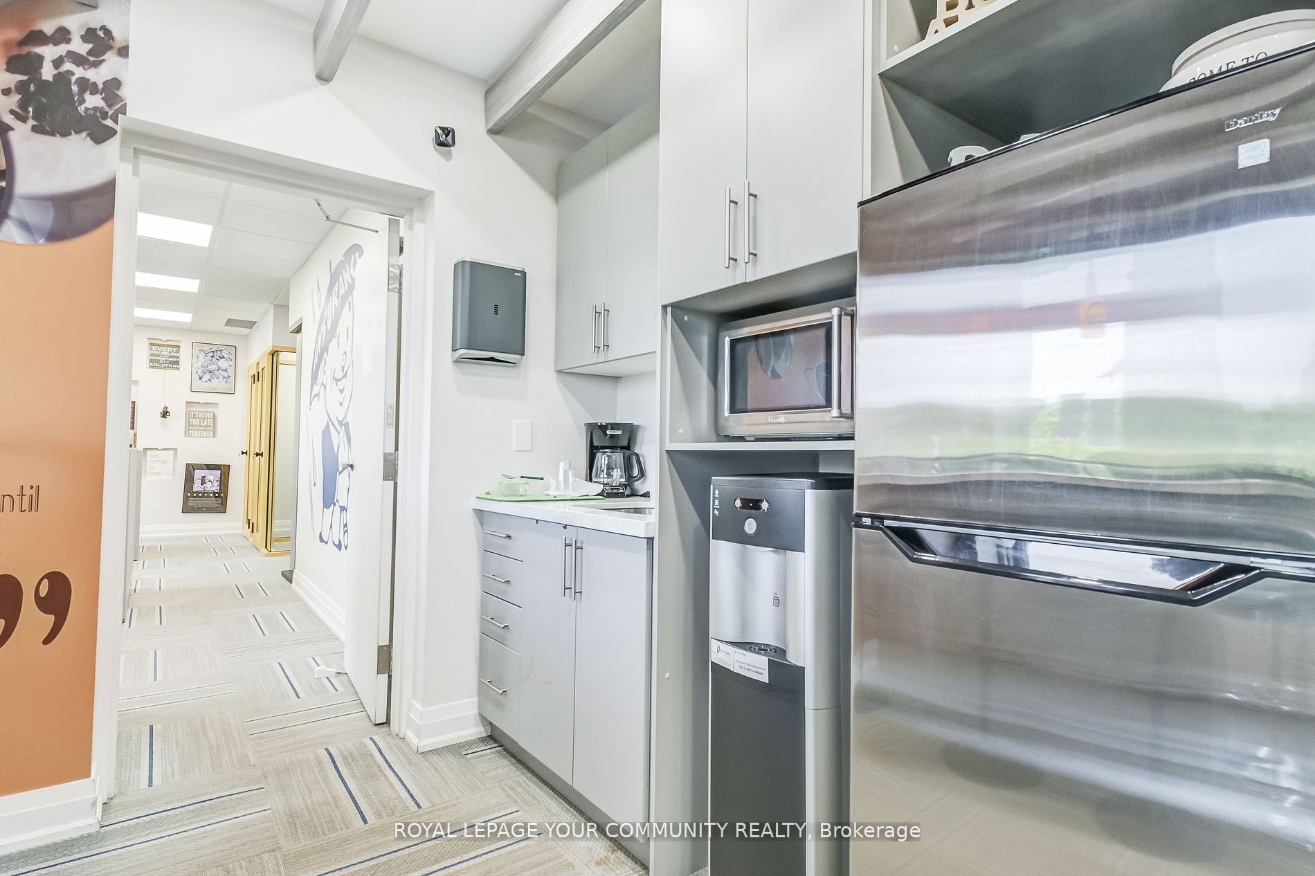 #6 & 7 - 1185 Queensway Property Photo 16