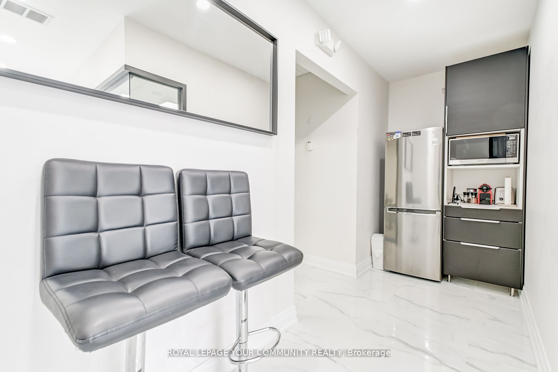 #6 & 7 - 1185 Queensway Property Photo 33