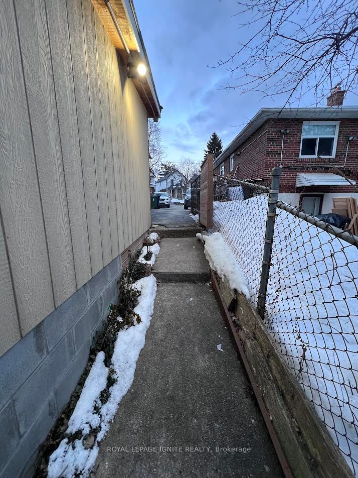 208 Rosemount Avenue Bsmnt Property Photo 2