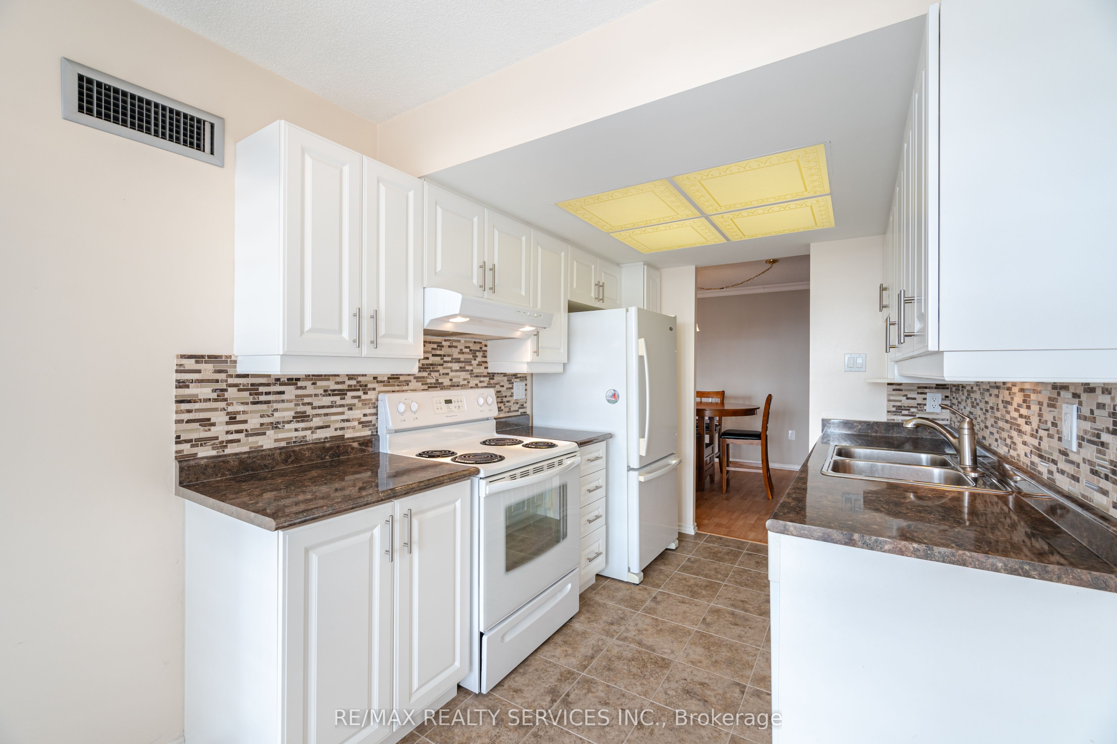 20 Cherrytree Drive 411 Property Photo 15