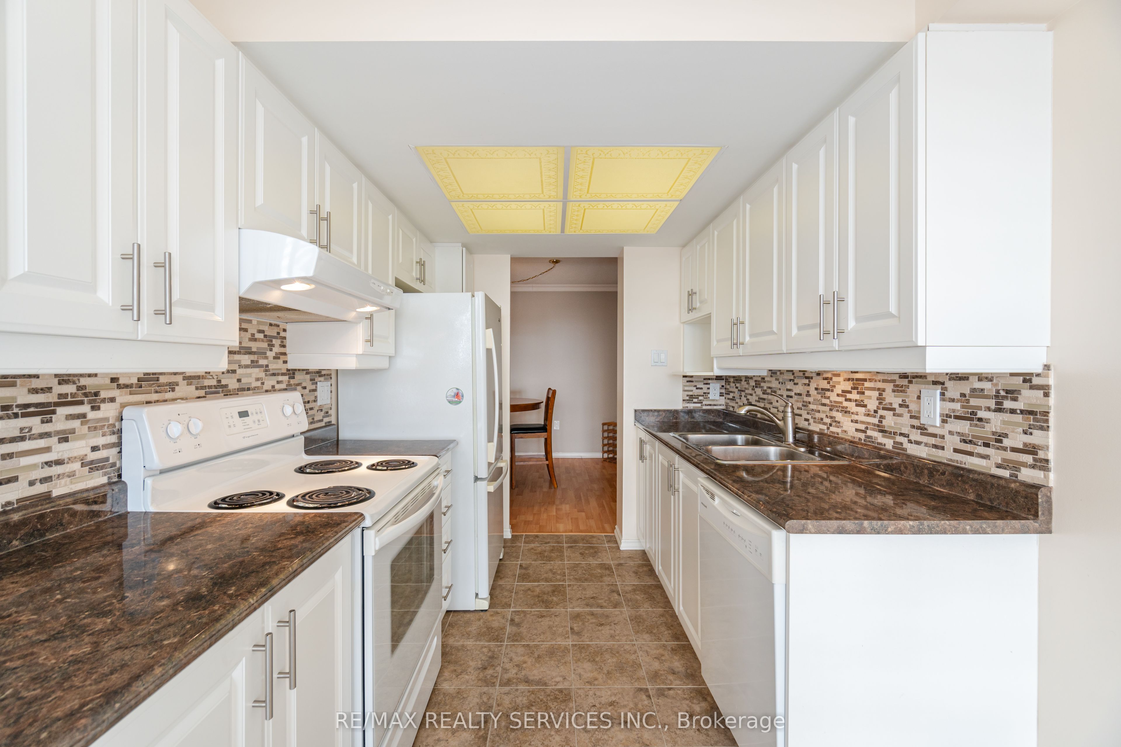 20 Cherrytree Drive 411 Property Photo 16