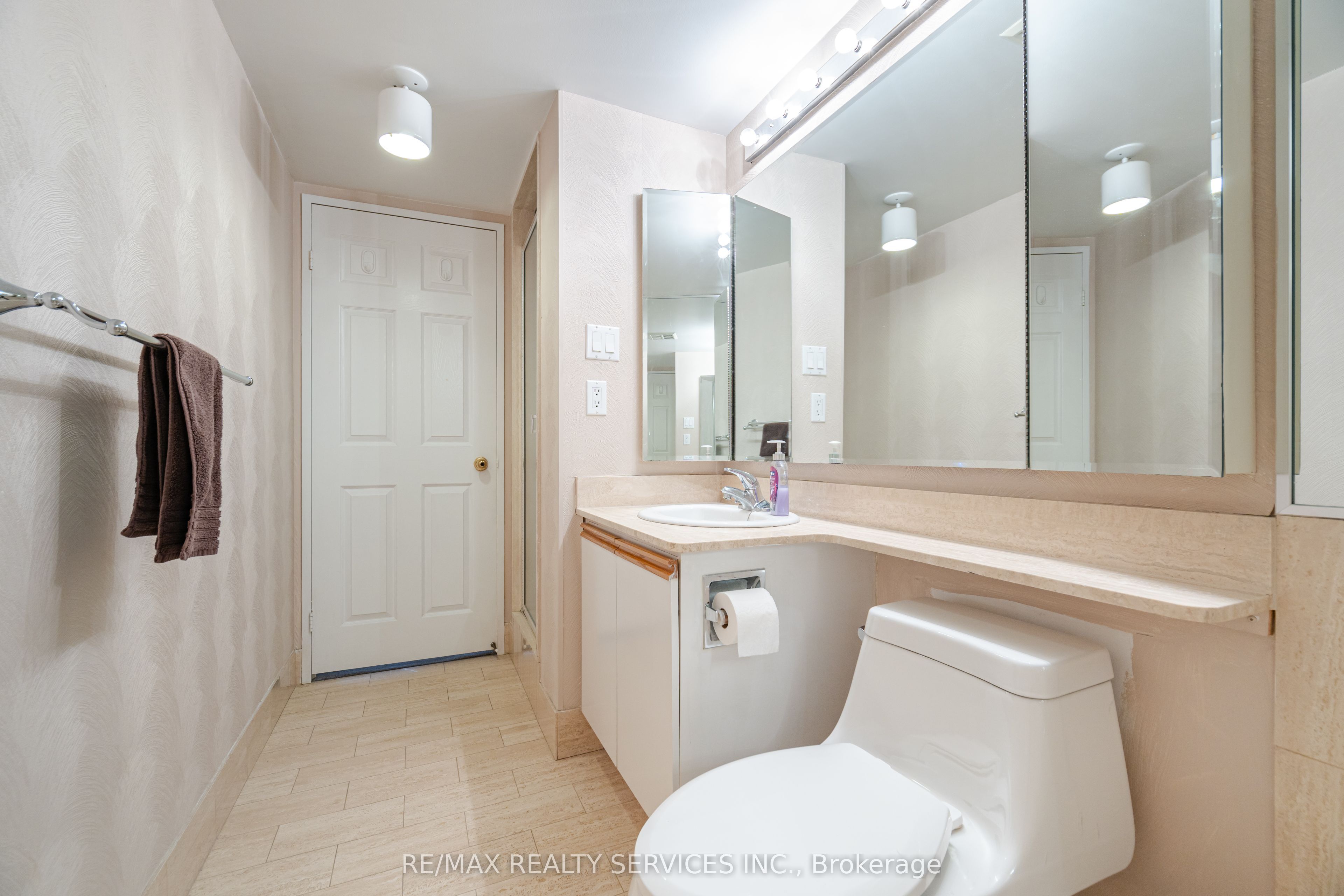 20 Cherrytree Drive 411 Property Photo 26