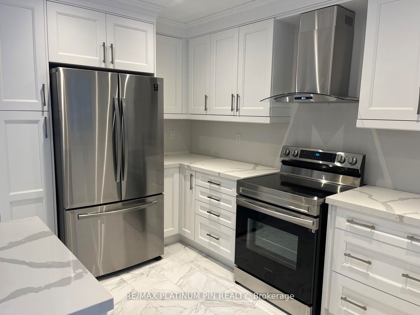 2577 Islington Avenue Property Photo 4
