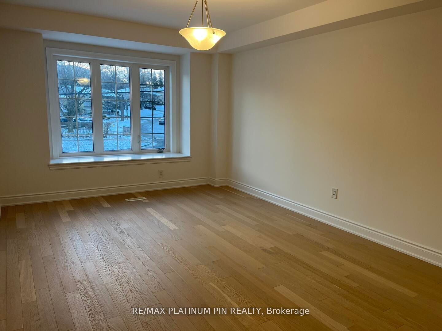 2577 Islington Avenue Property Photo 7