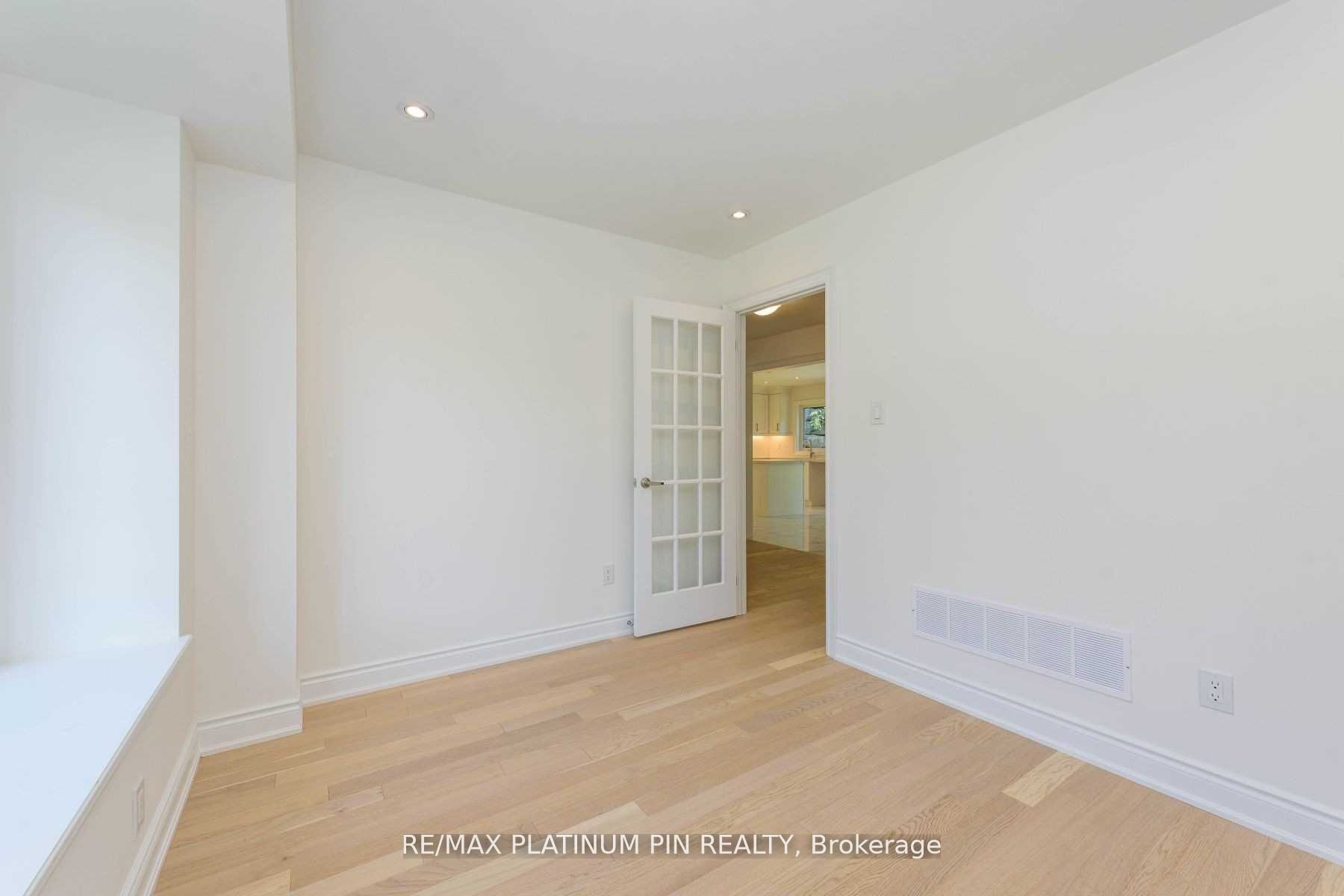 2577 Islington Avenue Property Photo 8