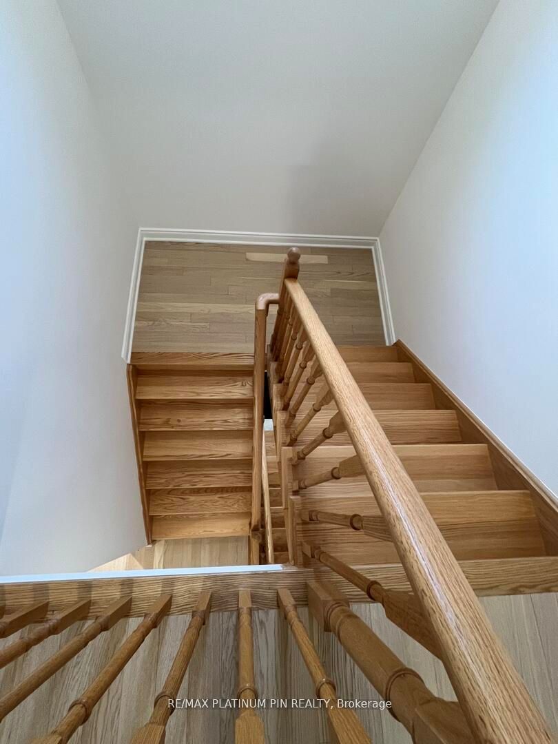 2577 Islington Avenue Property Photo 9