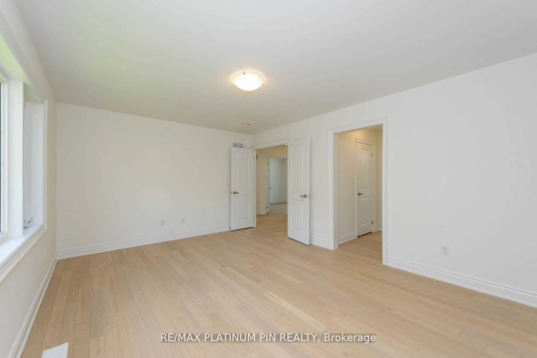 2577 Islington Avenue Property Photo 11