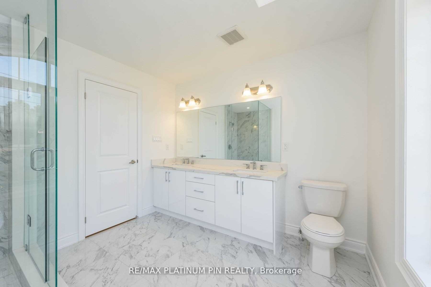 2577 Islington Avenue Property Photo 12