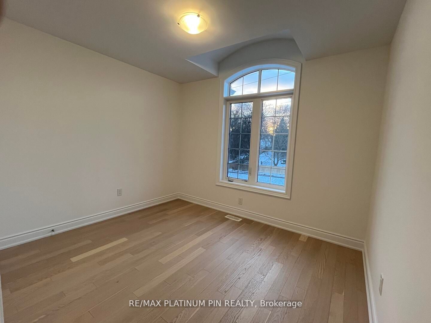 2577 Islington Avenue Property Photo 14
